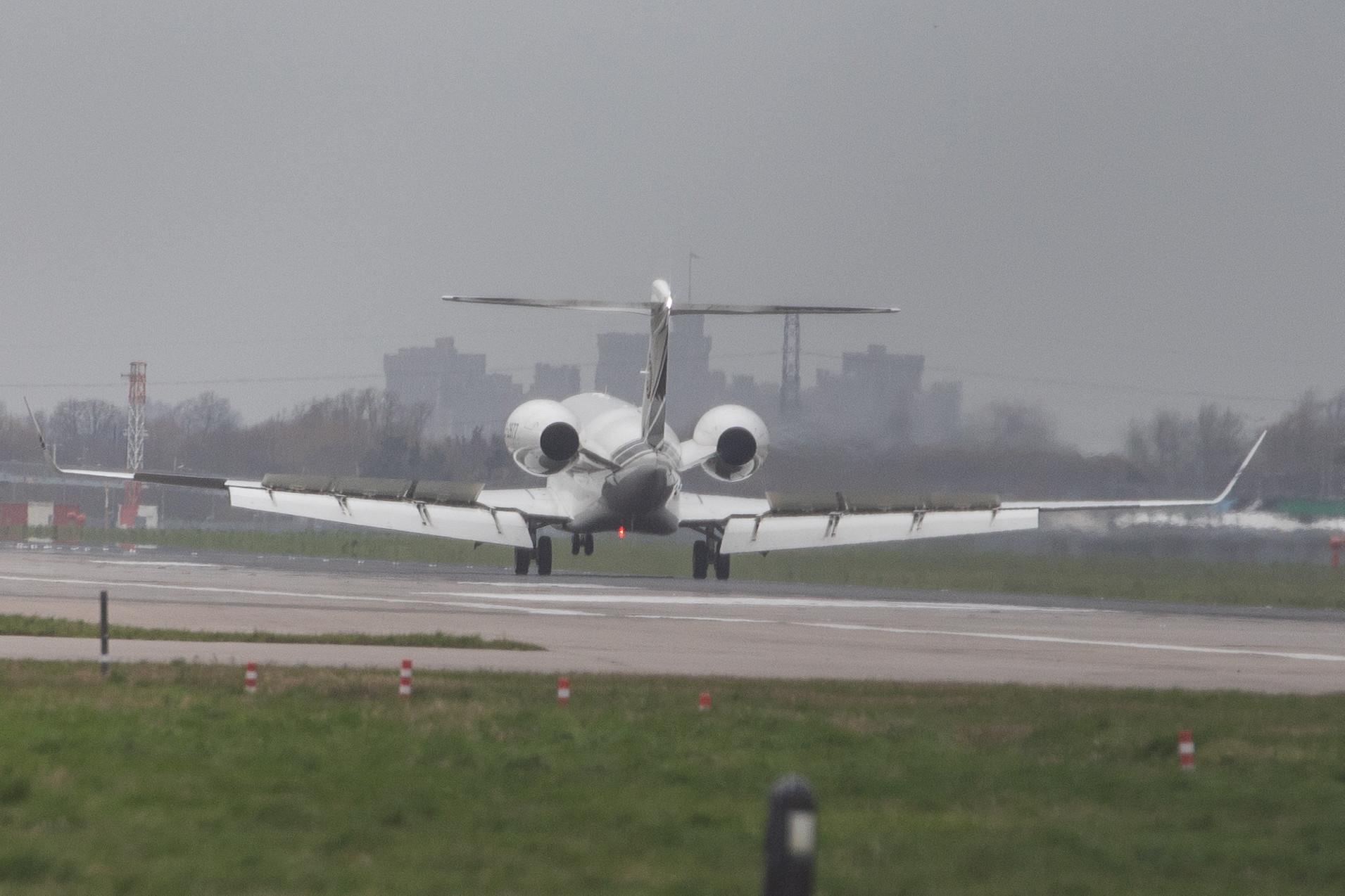 London Heathrow Airport: Private Owner |  Gulfstream G650ER GLF6 | B-2977 | MSN 6205