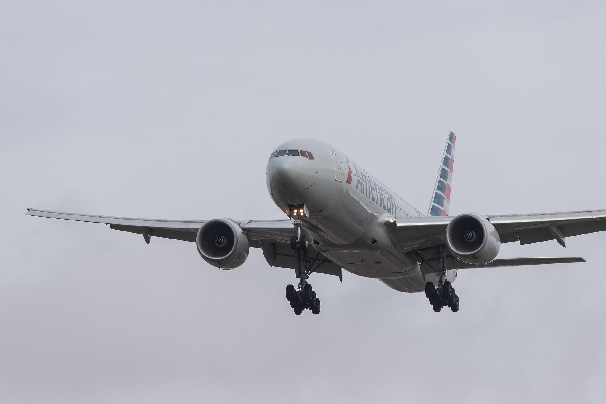 London Heathrow Airport: American Airlines (AA / AAL) |  Boeing 777-223(ER) B772 | N784AN | MSN 29588