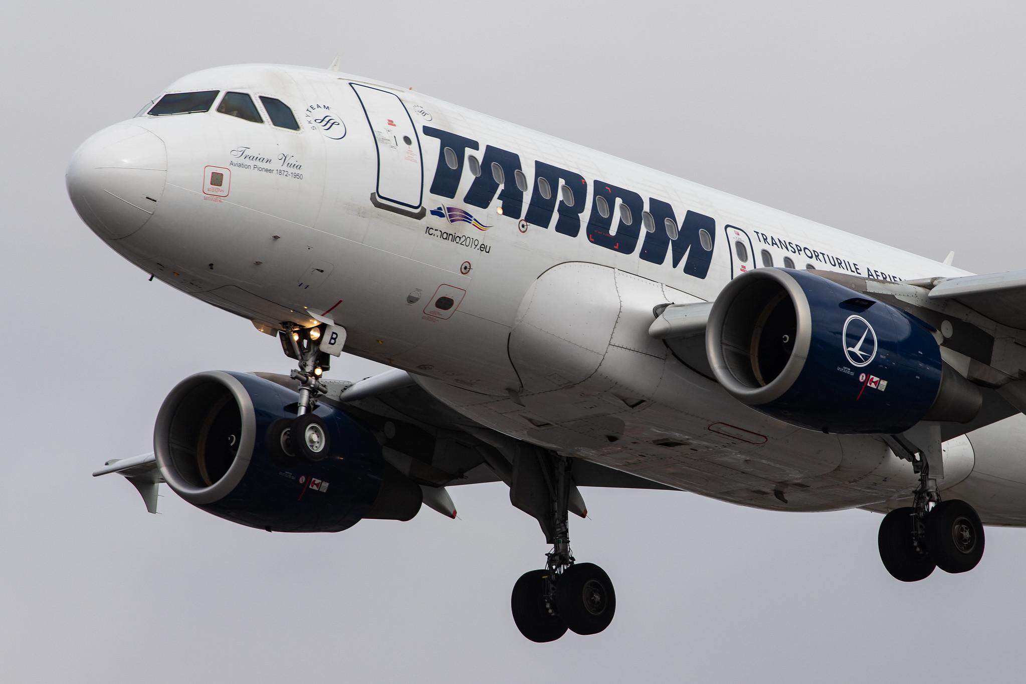 London Heathrow Airport: Tarom (RO / ROT) |  Airbus A318-111 A318 | YR-ASB | MSN 2955