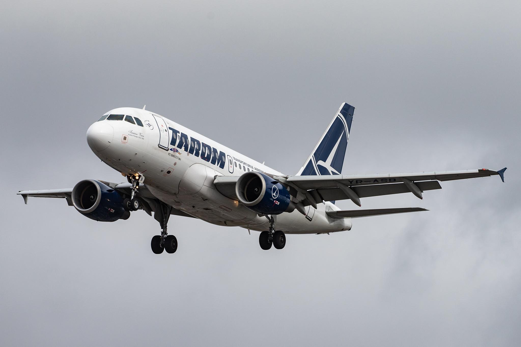 London Heathrow Airport: Tarom (RO / ROT) |  Airbus A318-111 A318 | YR-ASB | MSN 2955