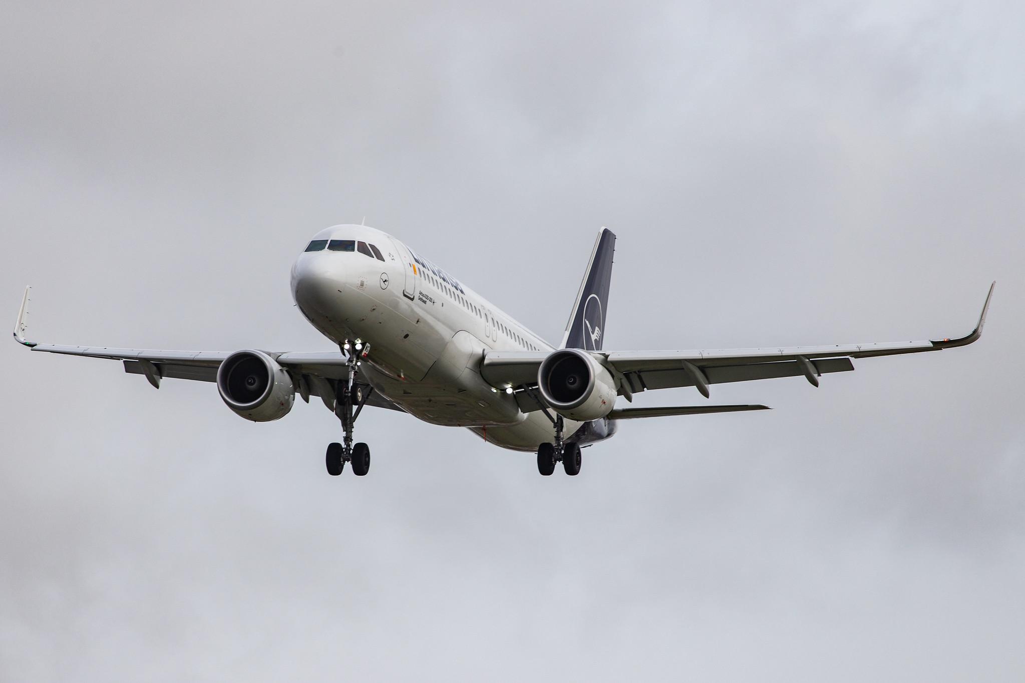 London Heathrow Airport: Lufthansa (LH / DLH) |  Airbus A320-214 A320 | D-AIWG | MSN 8902