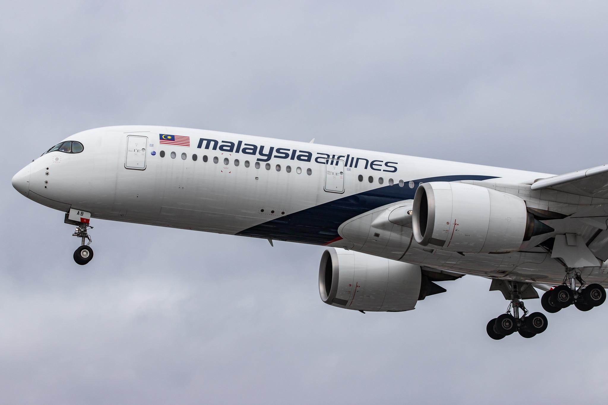 London Heathrow Airport: Malaysia Airlines (MH / MAS) |  Airbus A350-941 A359 | 9M-MAB | MSN 159