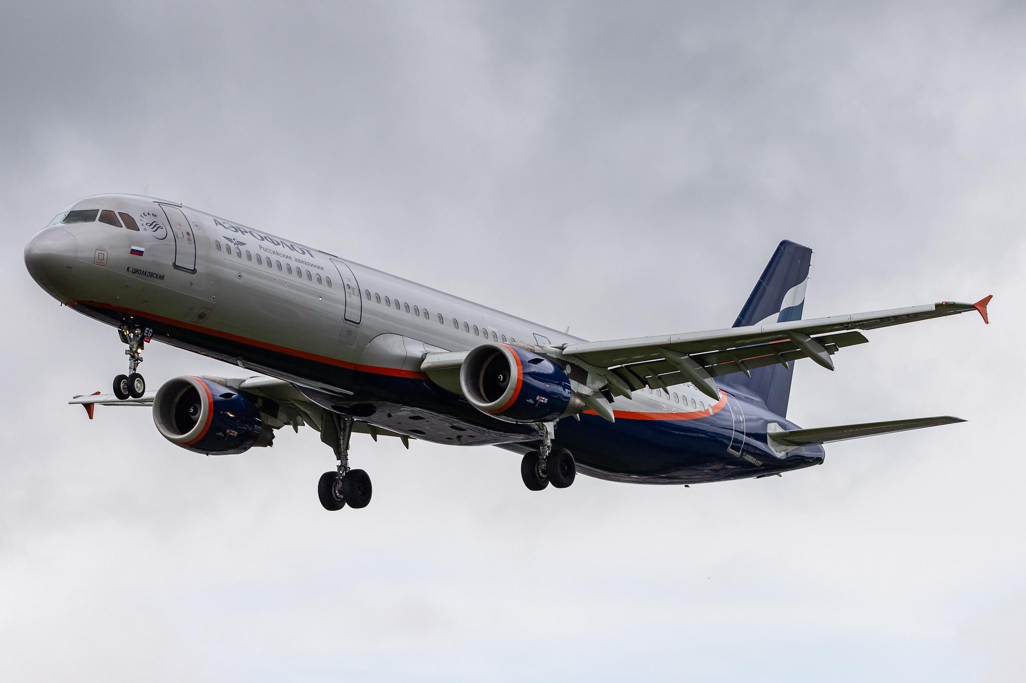 London Heathrow Airport: Aeroflot (SU / AFL) |  Airbus A321-211 A321 | VQ-BEG | MSN 4116