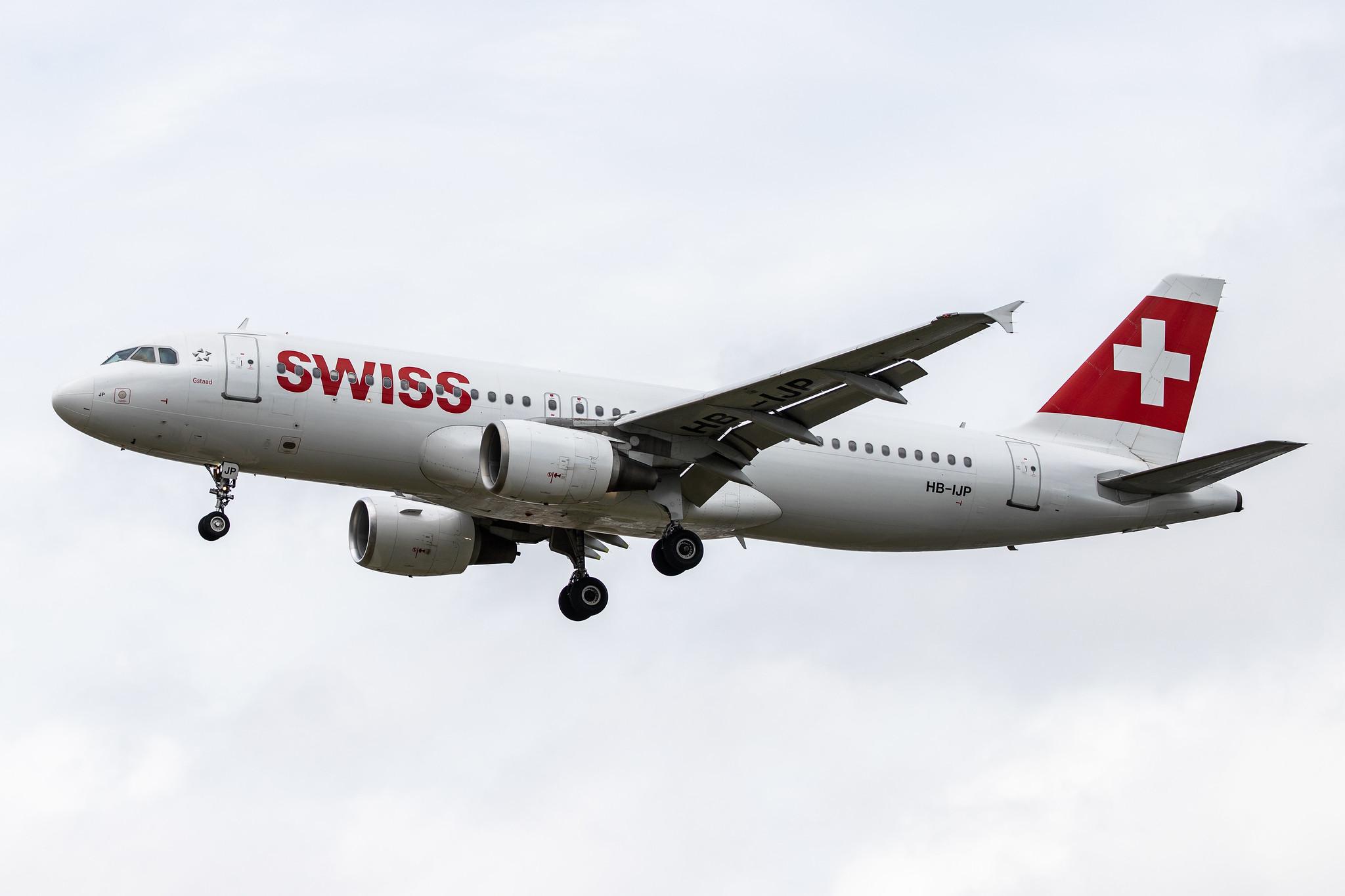 London Heathrow Airport: Swiss (LX / SWR) |  Airbus A320-214 A320 | HB-IJP | MSN 0681