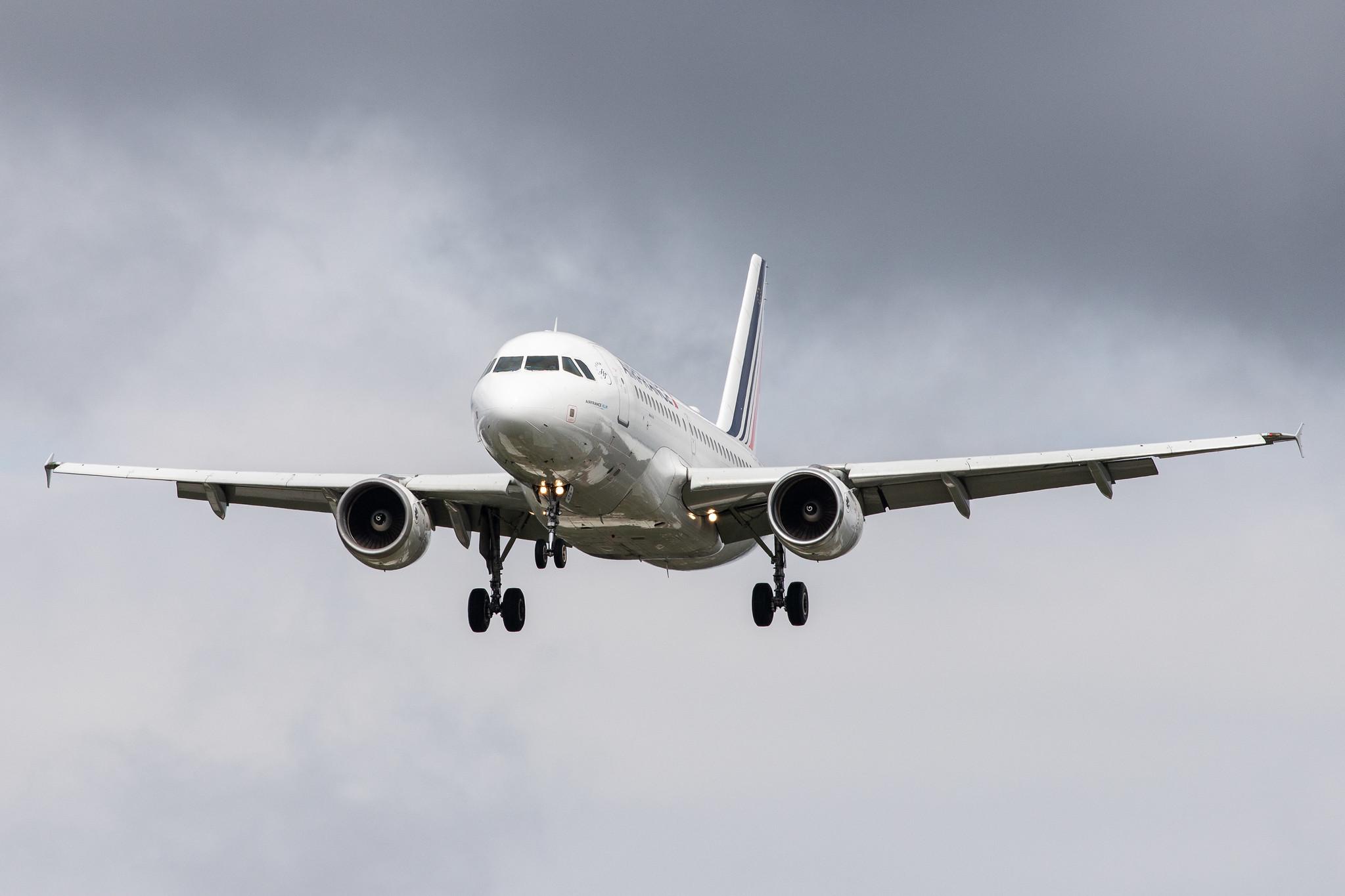 London Heathrow Airport: Air France (AF / AFR) |  Airbus A319-111 A319 | F-GRHS | MSN 1444
