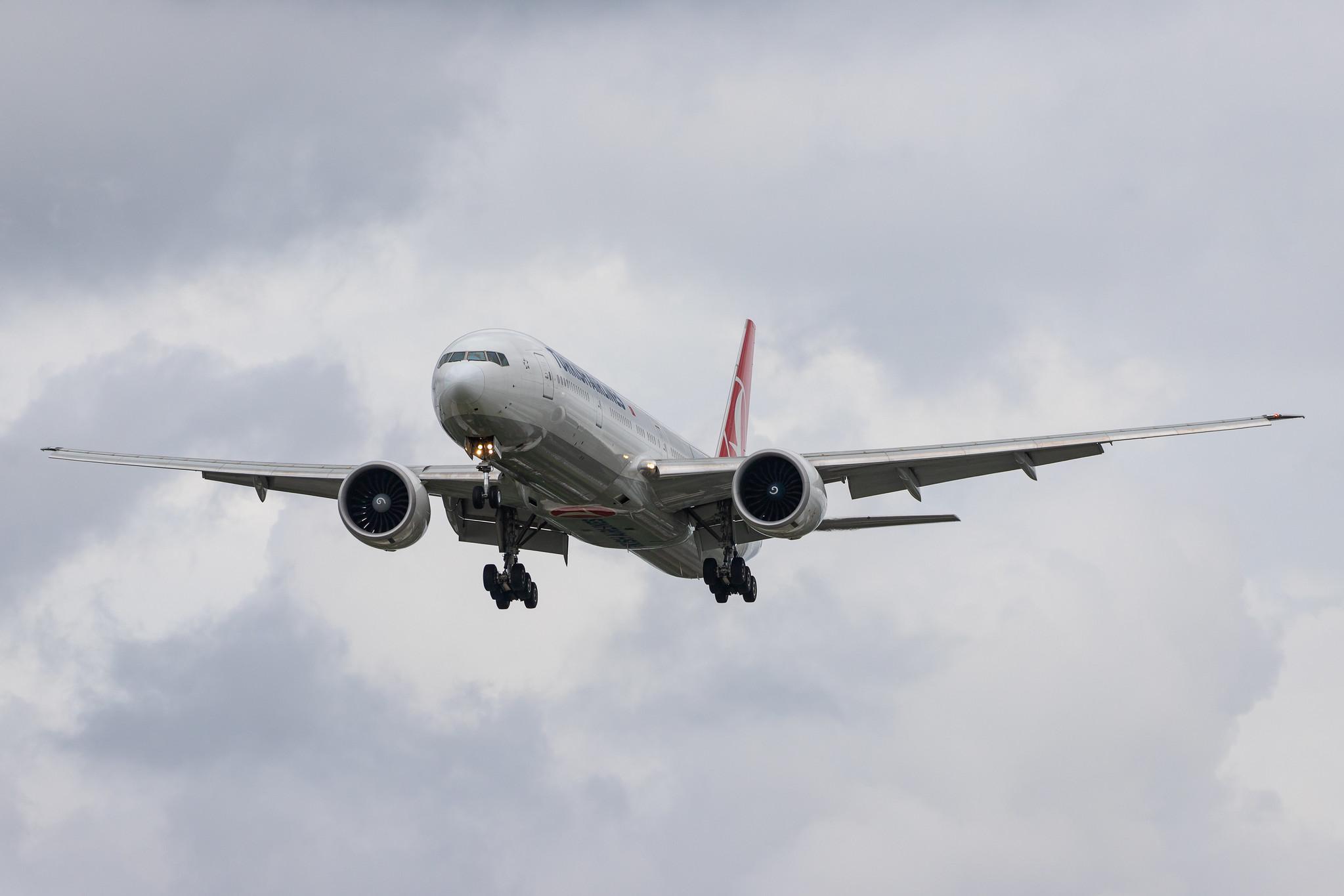London Heathrow Airport: Turkish Airlines (TK / THY) |  Boeing 777-3F2(ER) B77W | TC-LJI | MSN 44130