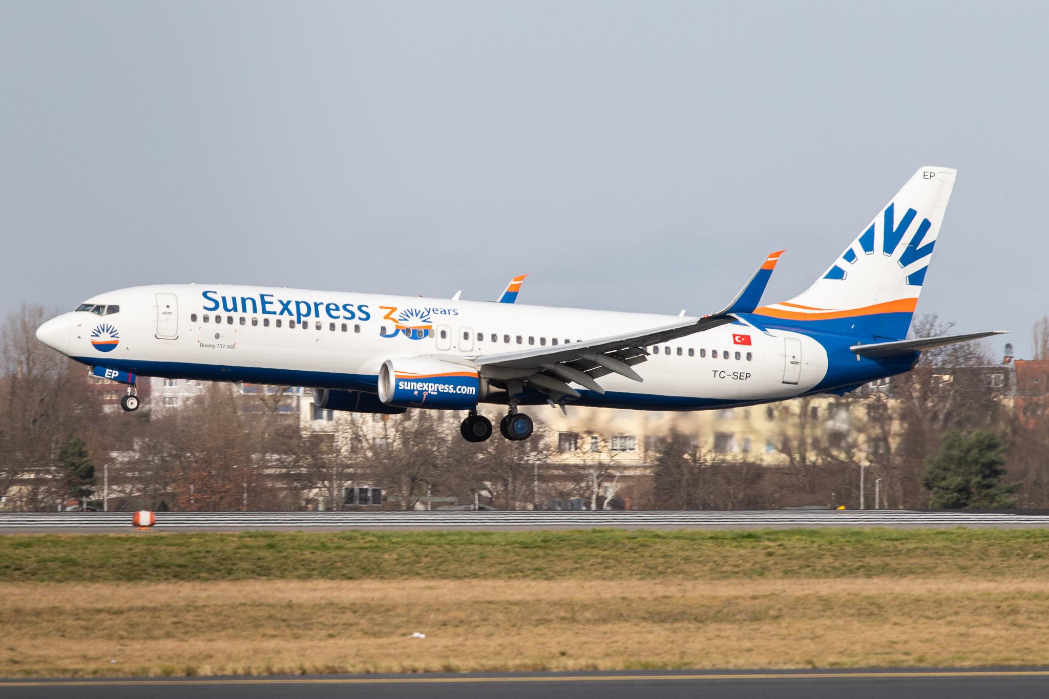 Flughafen Berlin Tegel (TXL): SunExpress (XQ / SXS) |  Boeing 737-8HC B738 | TC-SEP | MSN 61180