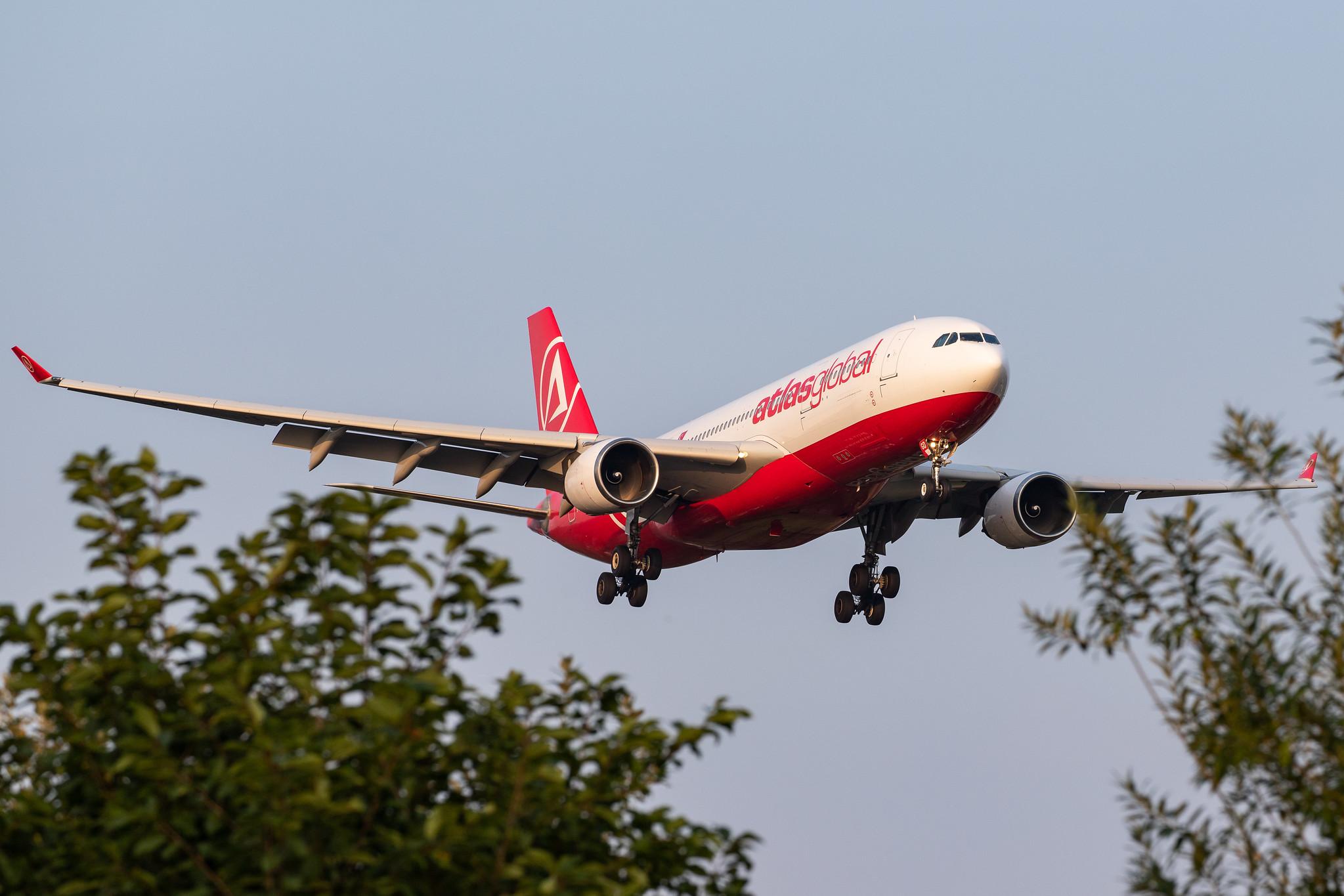 Hamburg Airport: AtlasGlobal (KK / KKK) |  Airbus A330-203 A332 | TC-AGD | MSN 0819