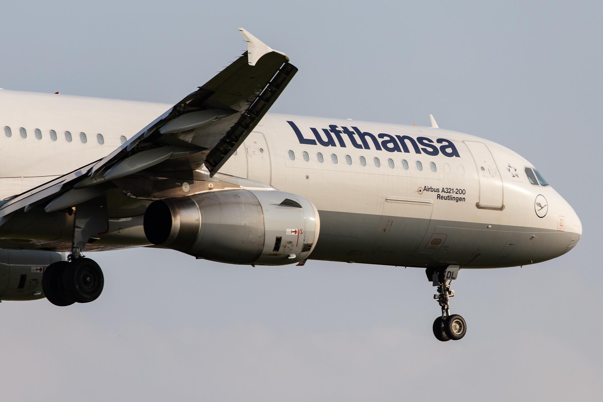 Hamburg Airport: Lufthansa (LH / DLH) |  Airbus A321-231 A321 | D-AIDL | MSN 4881