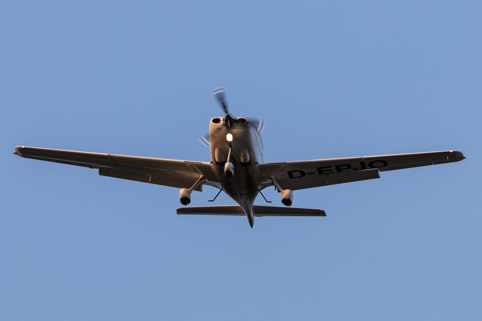 Hamburg Airport: Private Owner |  Cirrus SR20 SR20 | D-EPJO | MSN 1992