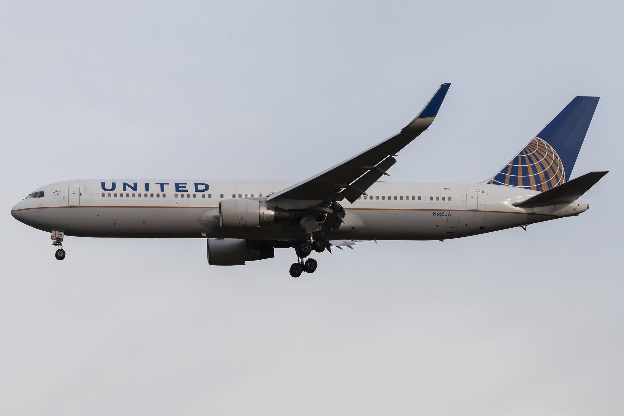 London Heathrow Airport: United Airlines (UA / UAL) |  Boeing 767-322(ER) B763 | N665UA | MSN 29237