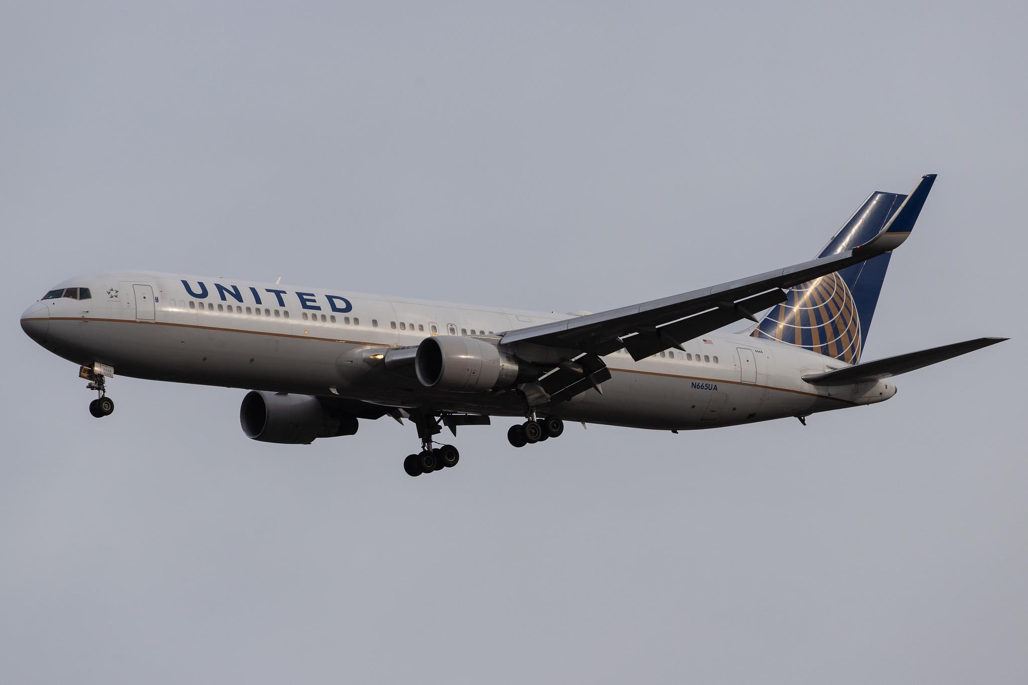 London Heathrow Airport: United Airlines (UA / UAL) |  Boeing 767-322(ER) B763 | N665UA | MSN 29237