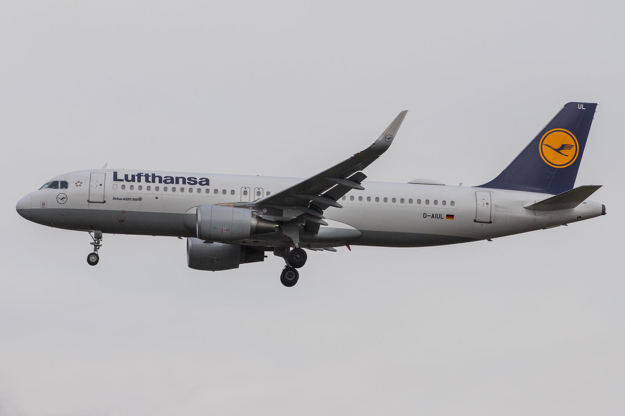 London Heathrow Airport: Lufthansa (LH / DLH) |  Airbus A320-214 A320 | D-AIUL | MSN 6521