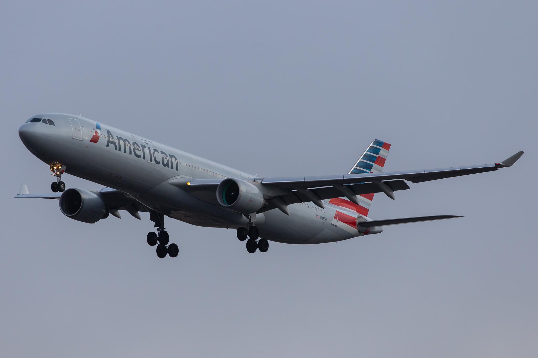 London Heathrow Airport: American Airlines (AA / AAL) |  Airbus A330-323 A333 | N275AY | MSN 0370