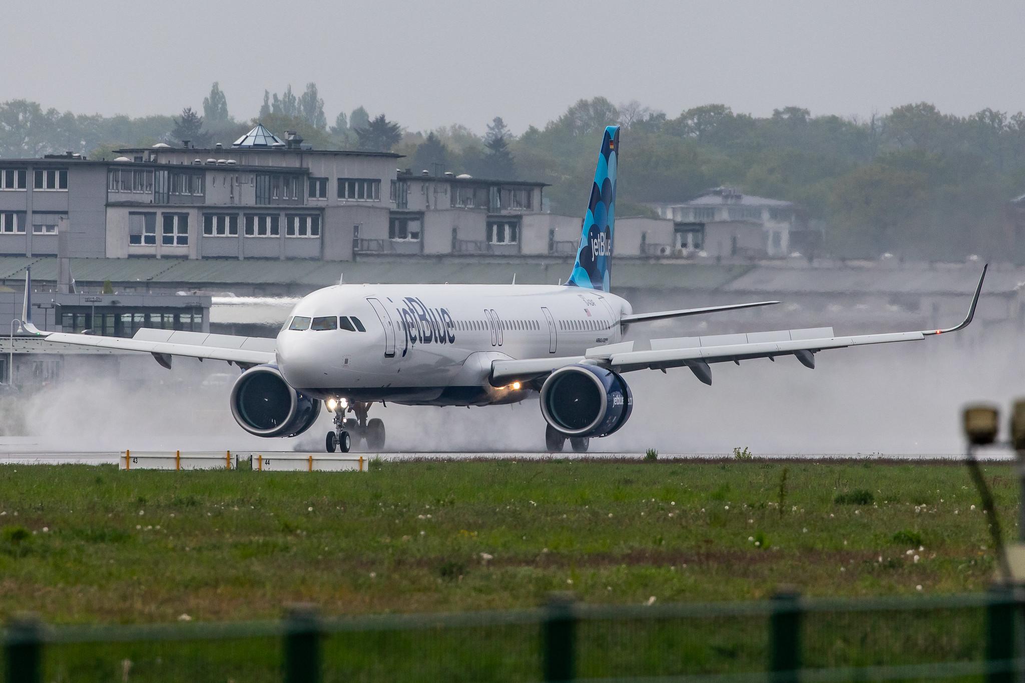 Flugplatz Hamburg-Finkenwerder: Airbus (/ AIB) |  Airbus A321-271NX A21N | D-AZAF | MSN 9377 (Future: JetBlue Airways B6 / JBU, N2048J)