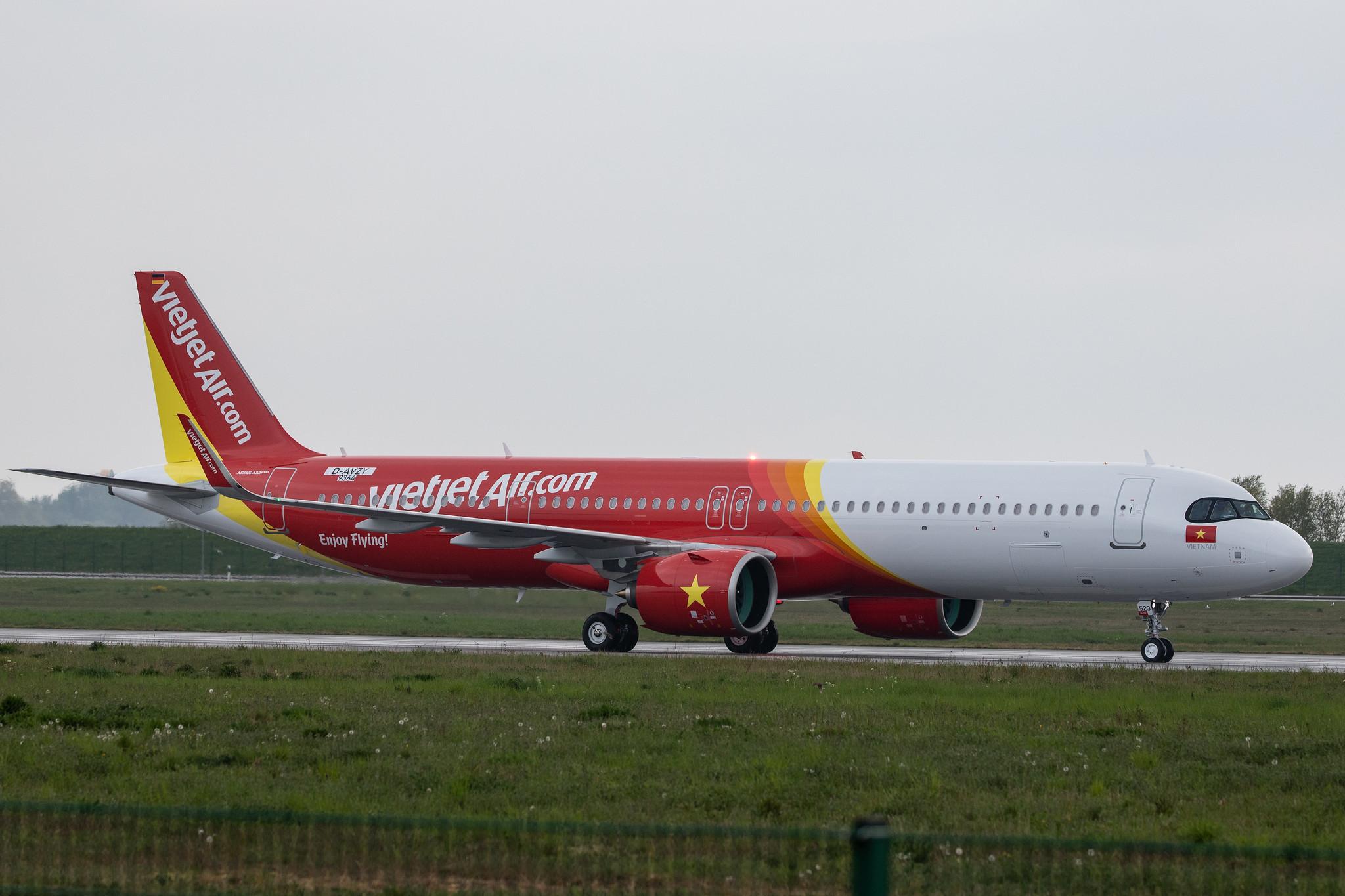 Flugplatz Hamburg-Finkenwerder: Airbus (/ AIB) |  Airbus A321-271NX A21N | D-AVZY | MSN 9364 (Future: VietJetAir, VN-A523)
