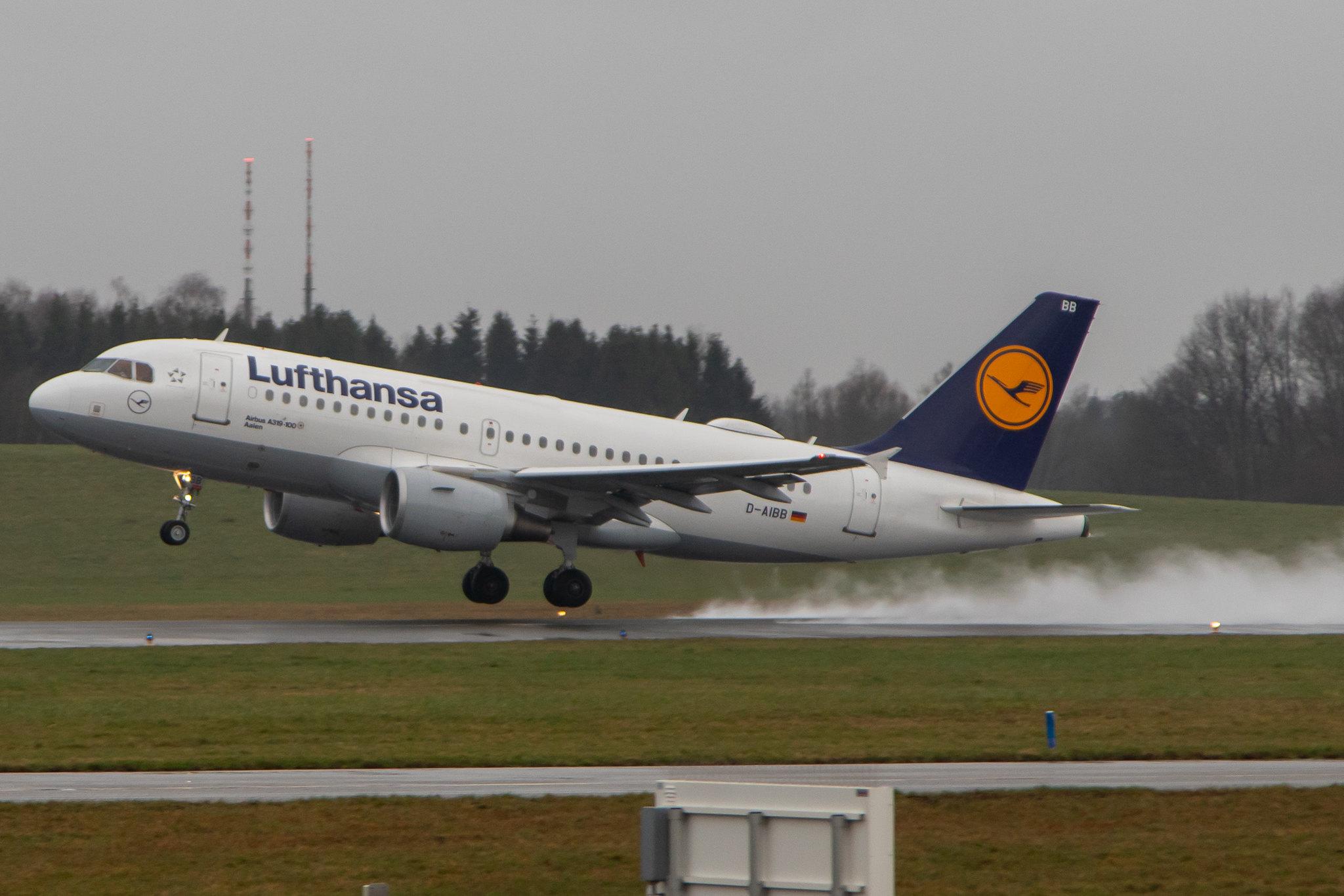 Hamburg Airport Apron: Lufthansa (LH / DLH) |  Airbus A319-112 A319 | D-AIBB | MSN 4182