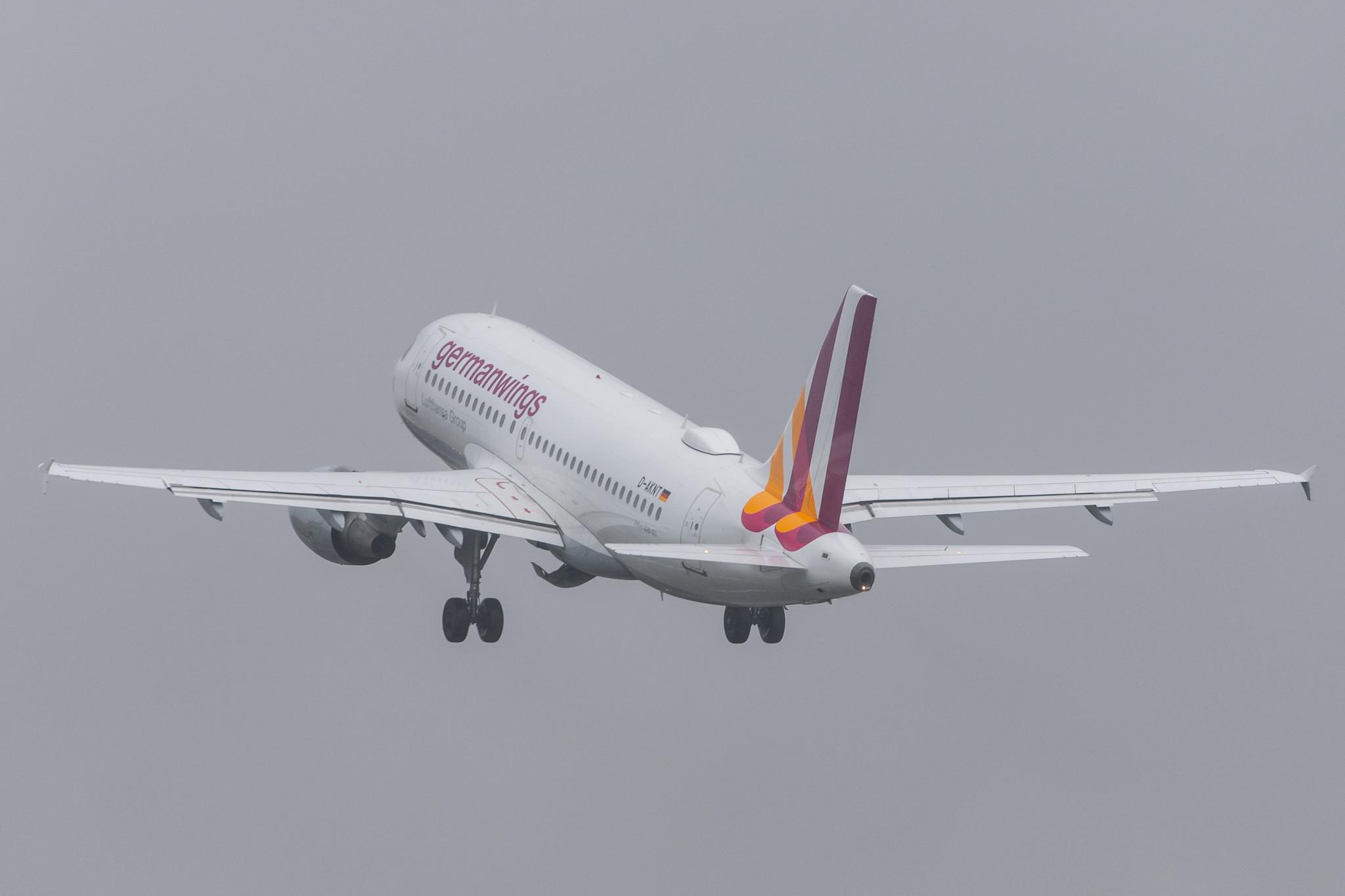 Hamburg Airport Apron: Eurowings (EW / EWG) |  Airbus A319-112 A319 | D-AKNT | MSN 2607