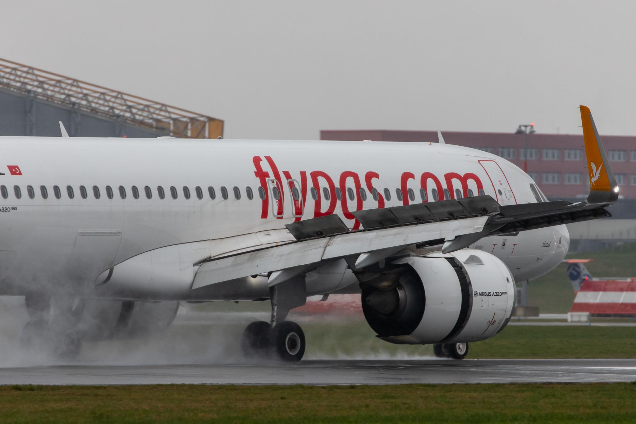 Hamburg Airport Apron: Pegasus Airlines (PC / PGT) |  Airbus A320-251N A20N | TC-NBL | MSN 7850