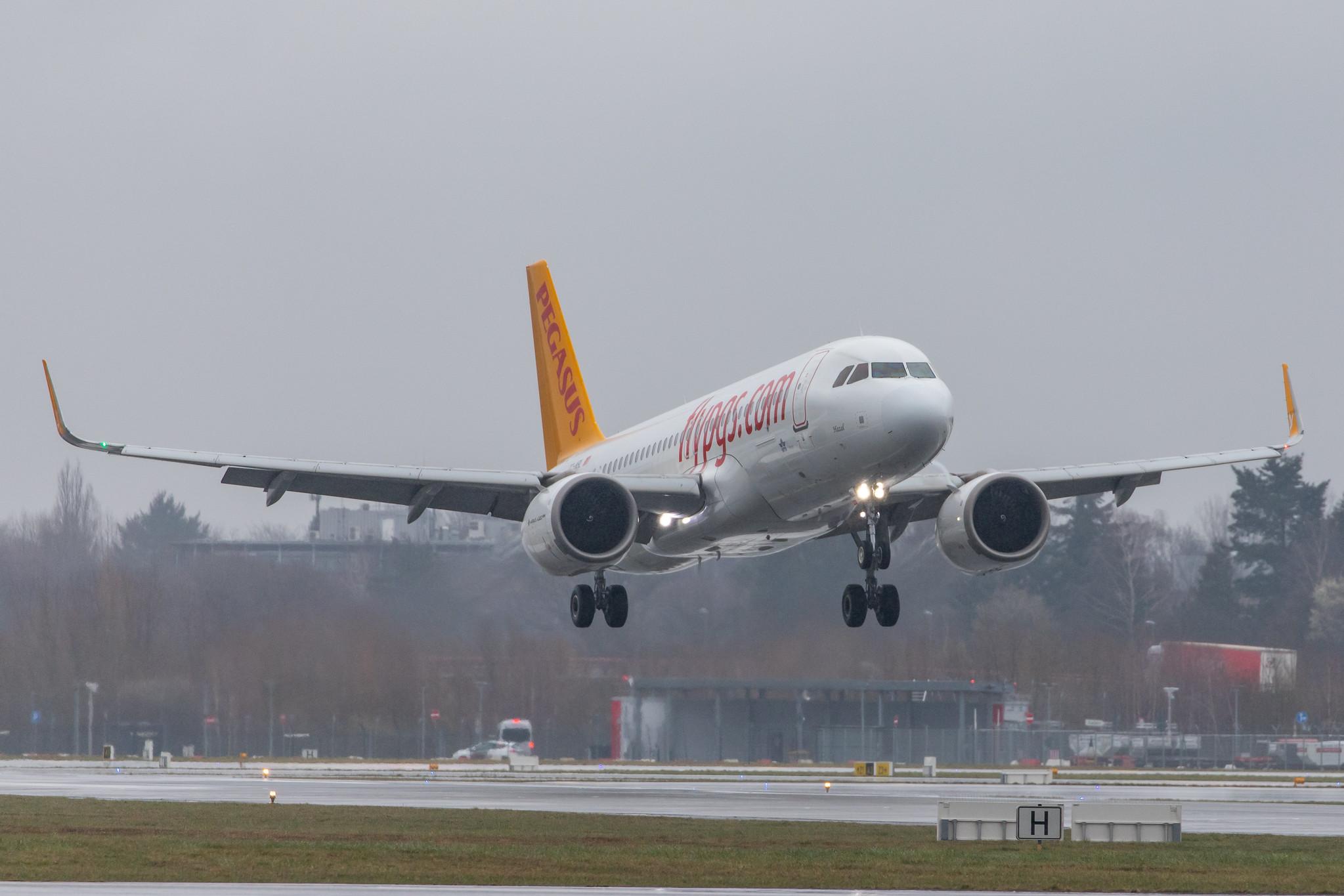 Hamburg Airport Apron: Pegasus Airlines (PC / PGT) |  Airbus A320-251N A20N | TC-NBL | MSN 7850