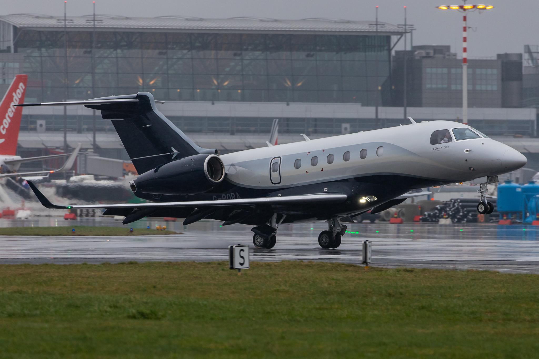 Hamburg Airport Apron: Centreline (/ CLF) |  Embraer Legacy 500 E550 | G-RORA | MSN 55000057