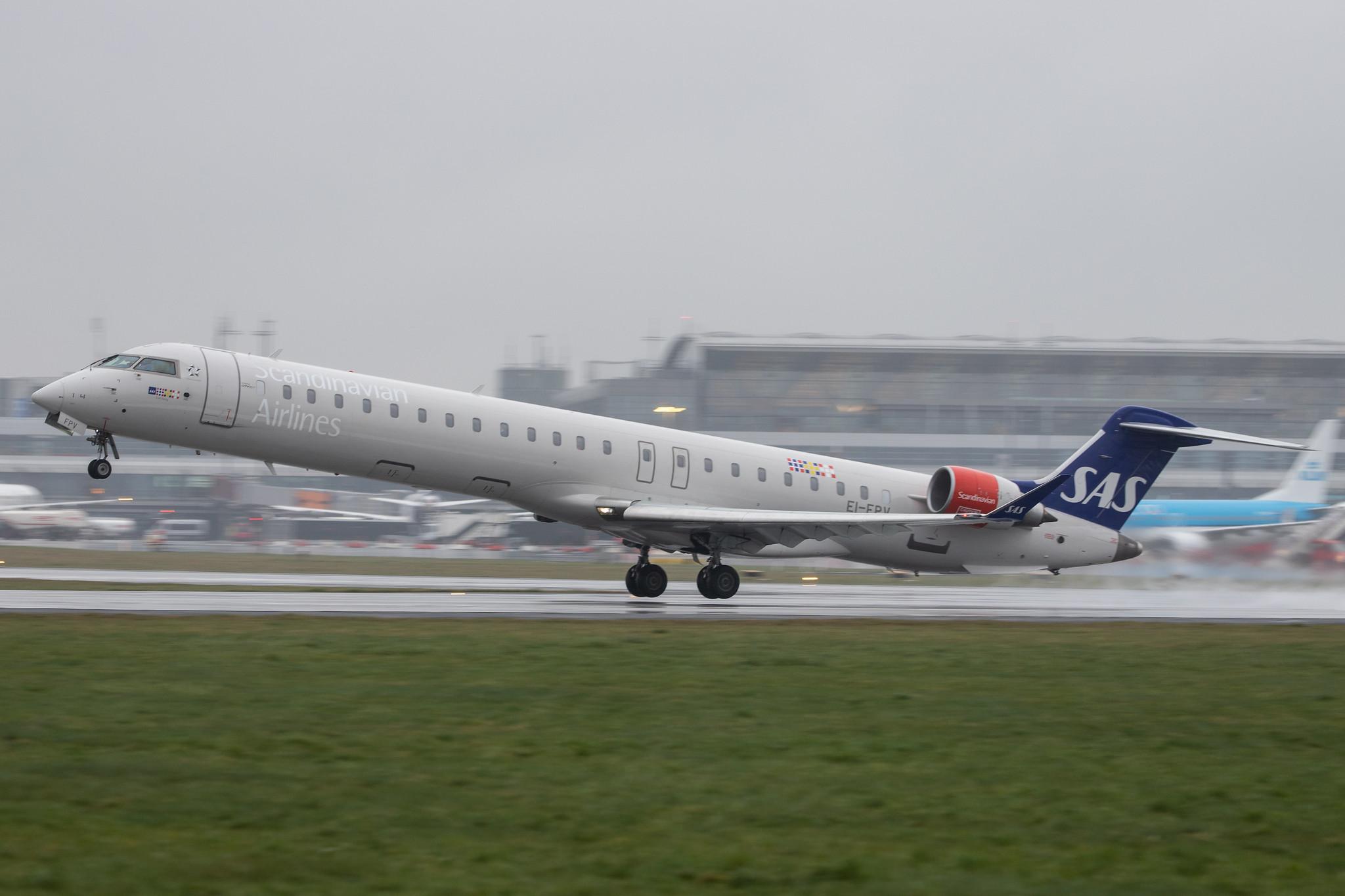 Hamburg Airport Apron: SAS (SK / SAS) | Operator: Cityjet |  Bombardier CRJ-900LR CRJ9 | EI-FPV | MSN 15440