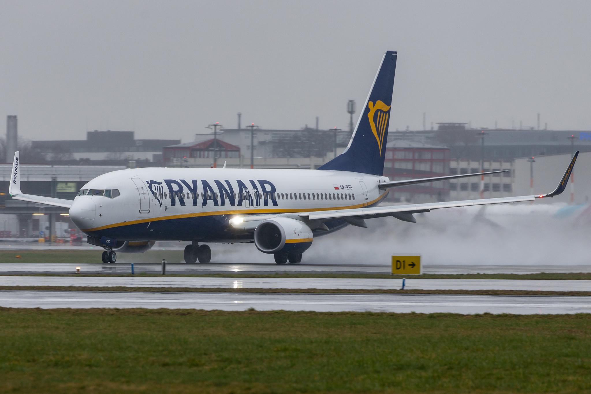 Hamburg Airport Apron: Ryanair (FR / RYR) | Operator: Ryanair Sun |  Boeing 737-8AS B738 | SP-RSG | MSN 44841