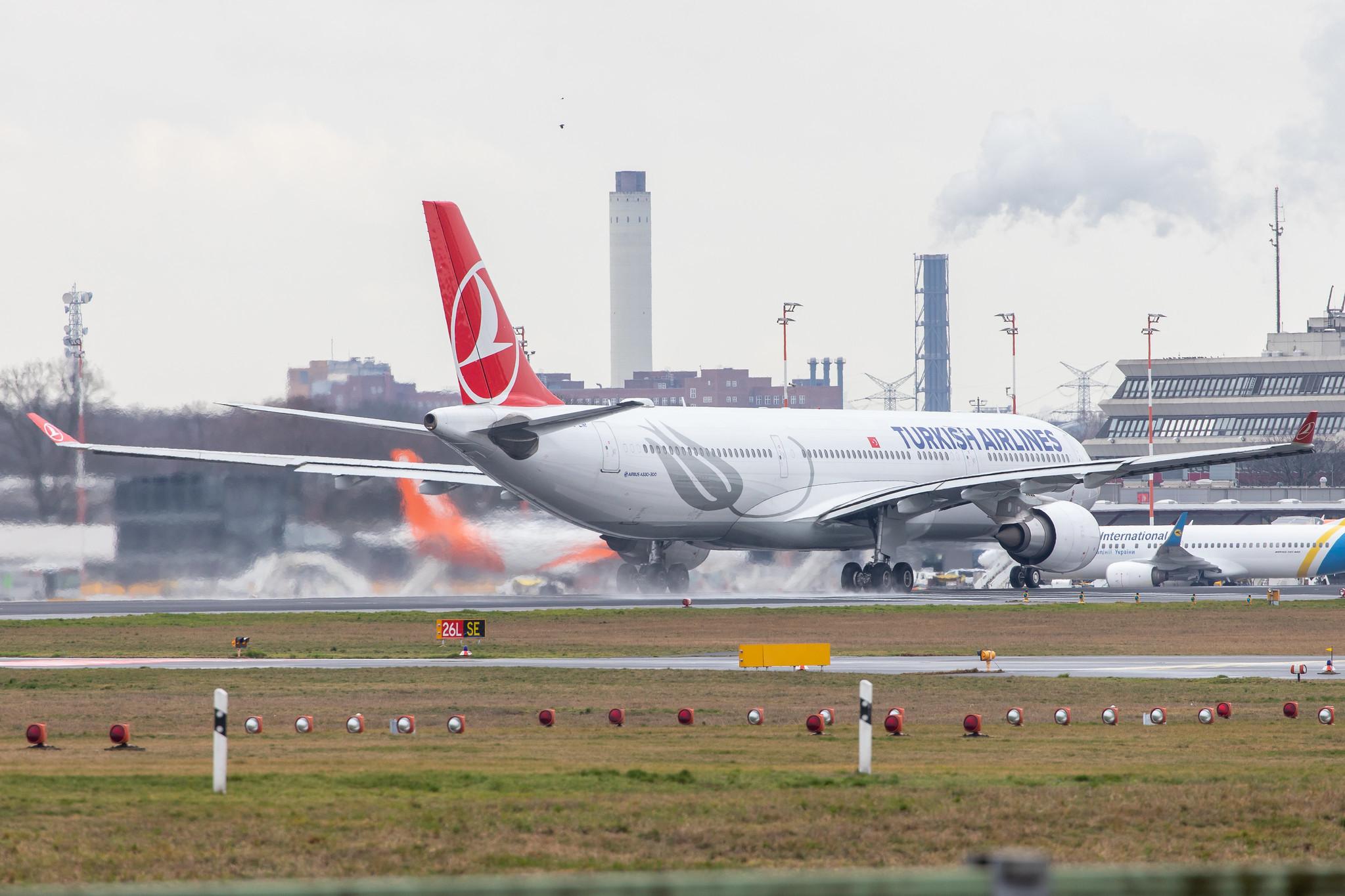 Flughafen Berlin Tegel (TXL): Turkish Airlines (TK / THY) |  Airbus A330-303 A333 | TC-LNF | MSN 1713