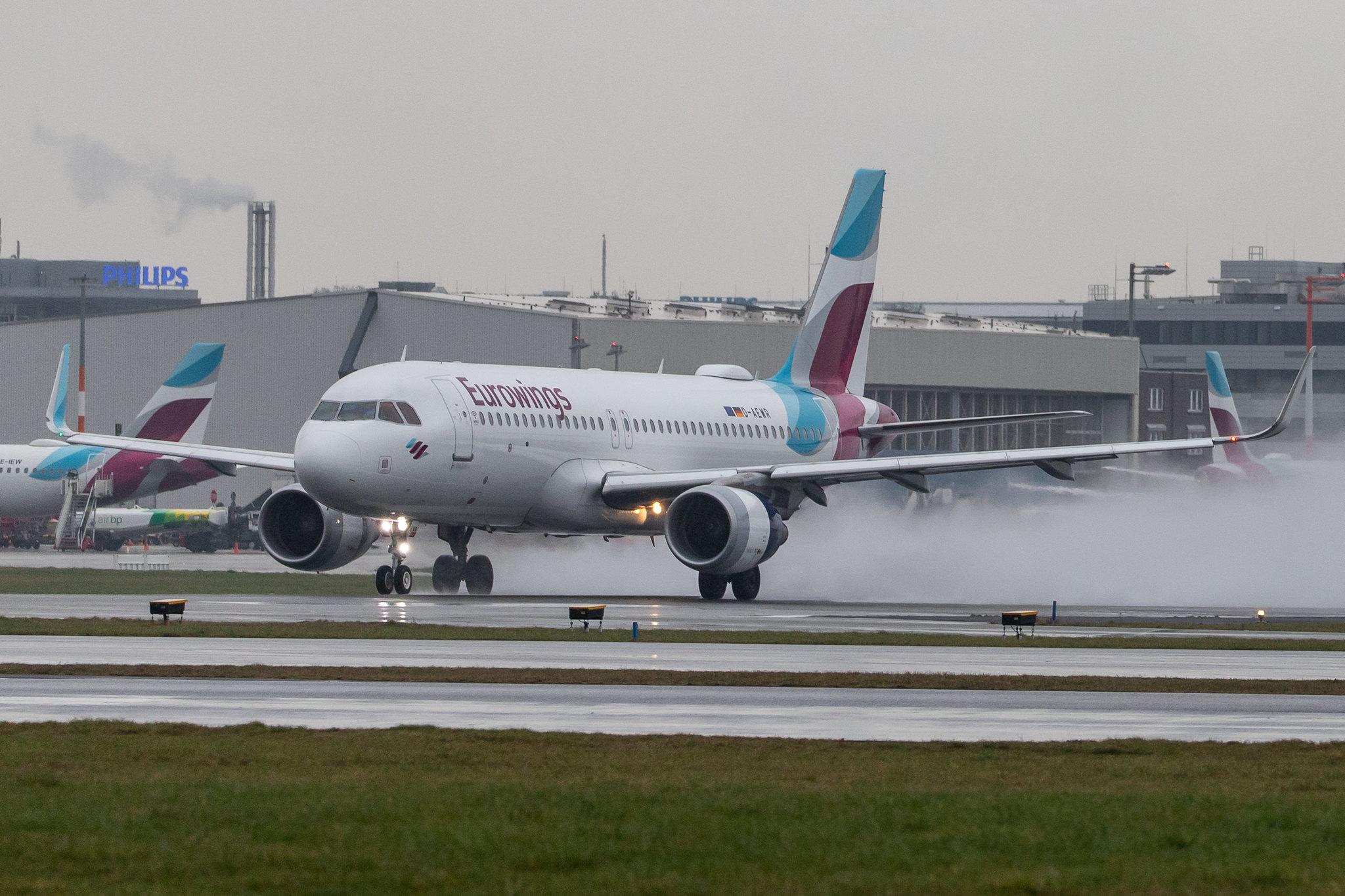 Hamburg Airport Apron: Eurowings (EW / EWG) |  Airbus A320-214 A320 | D-AEWR | MSN 7412