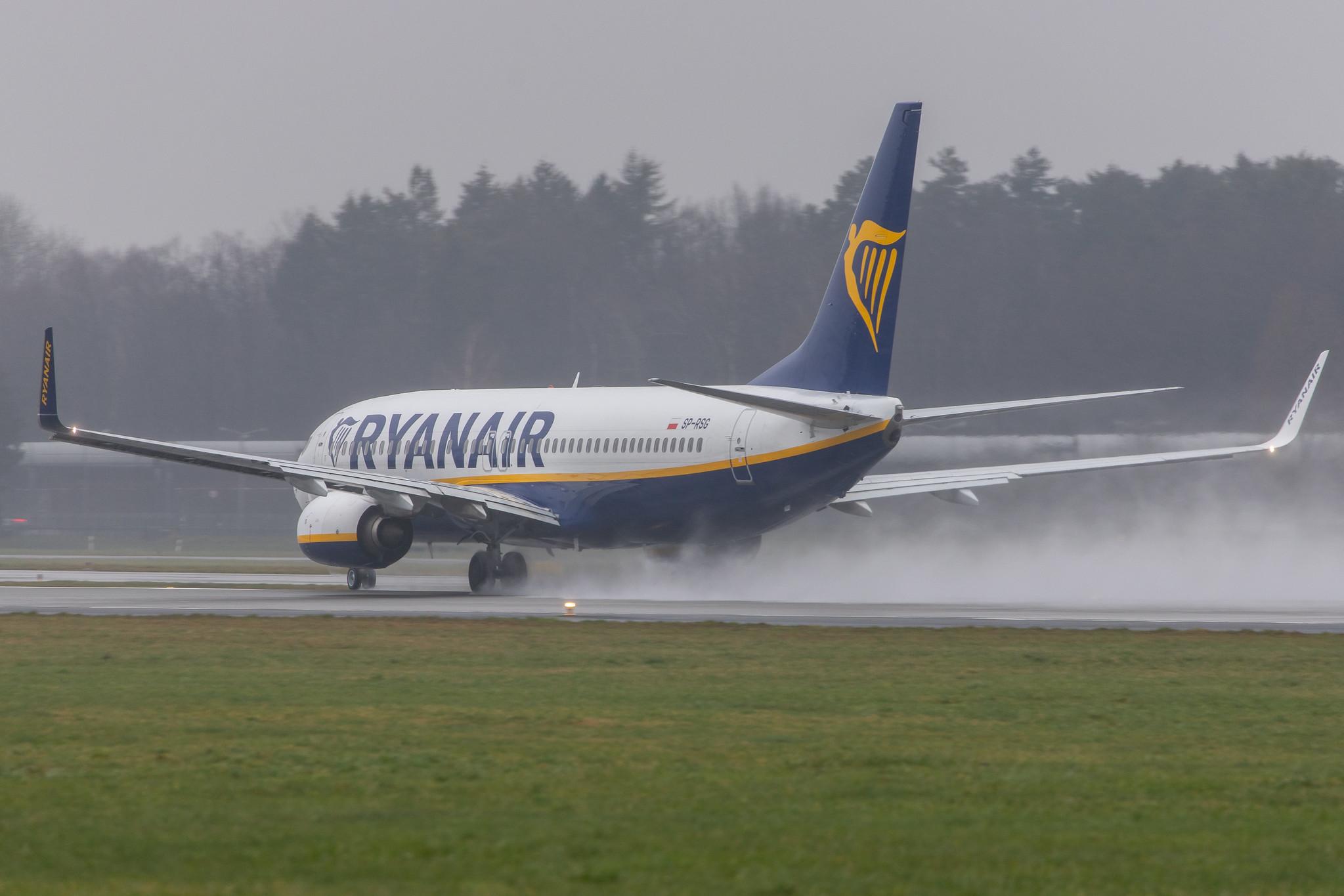 Hamburg Airport Apron: Ryanair (FR / RYR) | Operator: Ryanair Sun |  Boeing 737-8AS B738 | SP-RSG | MSN 44841