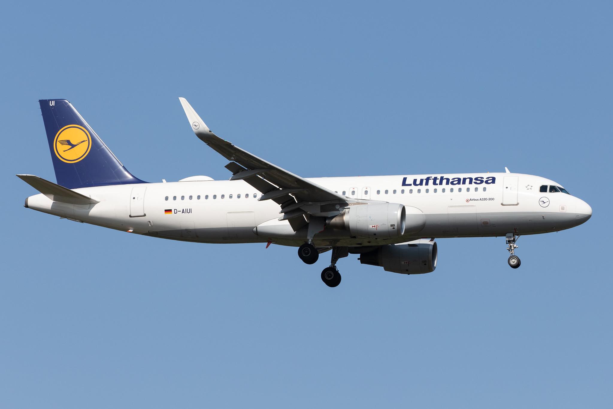 Frankfurt Airport: Lufthansa (LH / DLH) |  Airbus A320-214 A320 | D-AIUI | MSN 6265