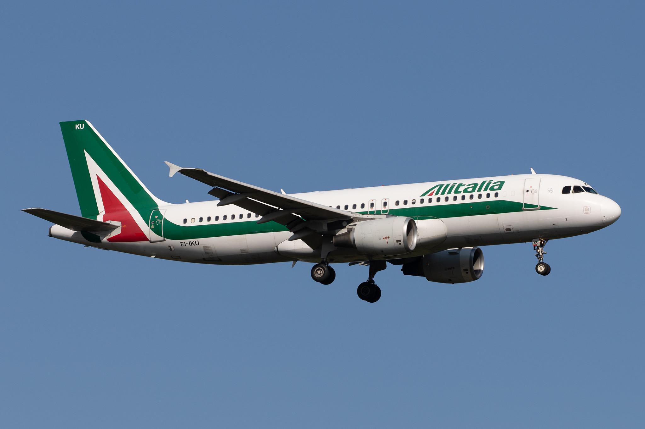 Frankfurt Airport: Alitalia (AZ / AZA) |  Airbus A320-214 A320 | EI-IKU | MSN 1217