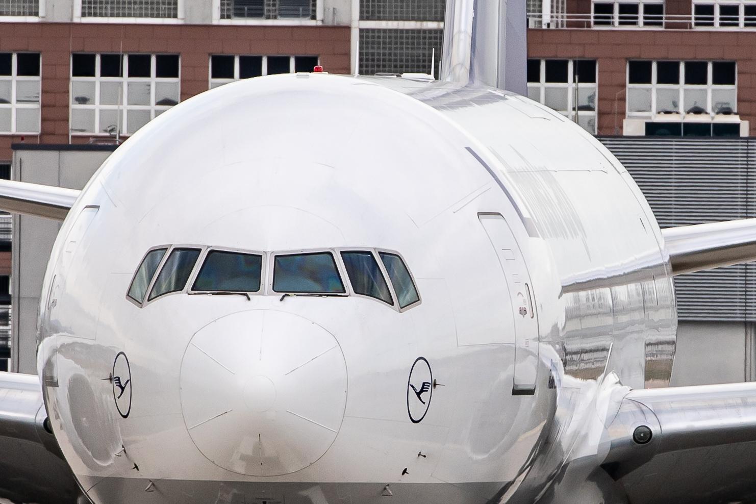 Frankfurt Airport: Lufthansa Cargo (/ GEC) |  Boeing 777-FBT B77L | D-ALFE | MSN 41678