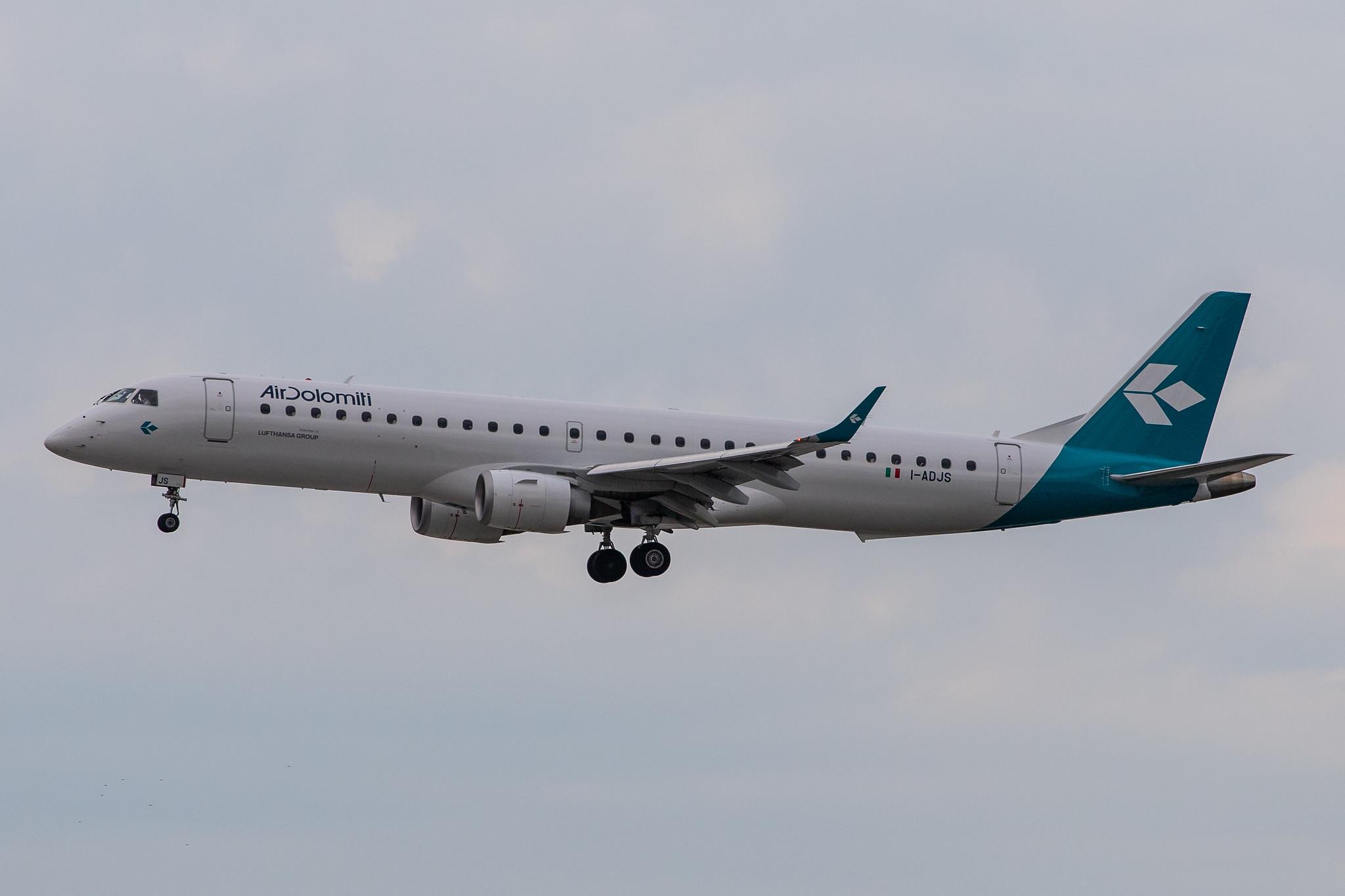 Frankfurt Airport: Air Dolomiti (EN / DLA) |  Embraer ERJ-195LR E195 | I-ADJS | MSN 19000597