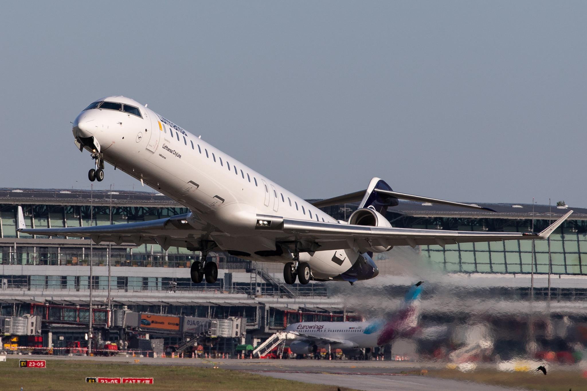 Hamburg Airport: Lufthansa (LH / DLH) | Operator: Lufthansa CityLine |  Bombardier CRJ-900LR CRJ9 | D-ACNQ | MSN 15260