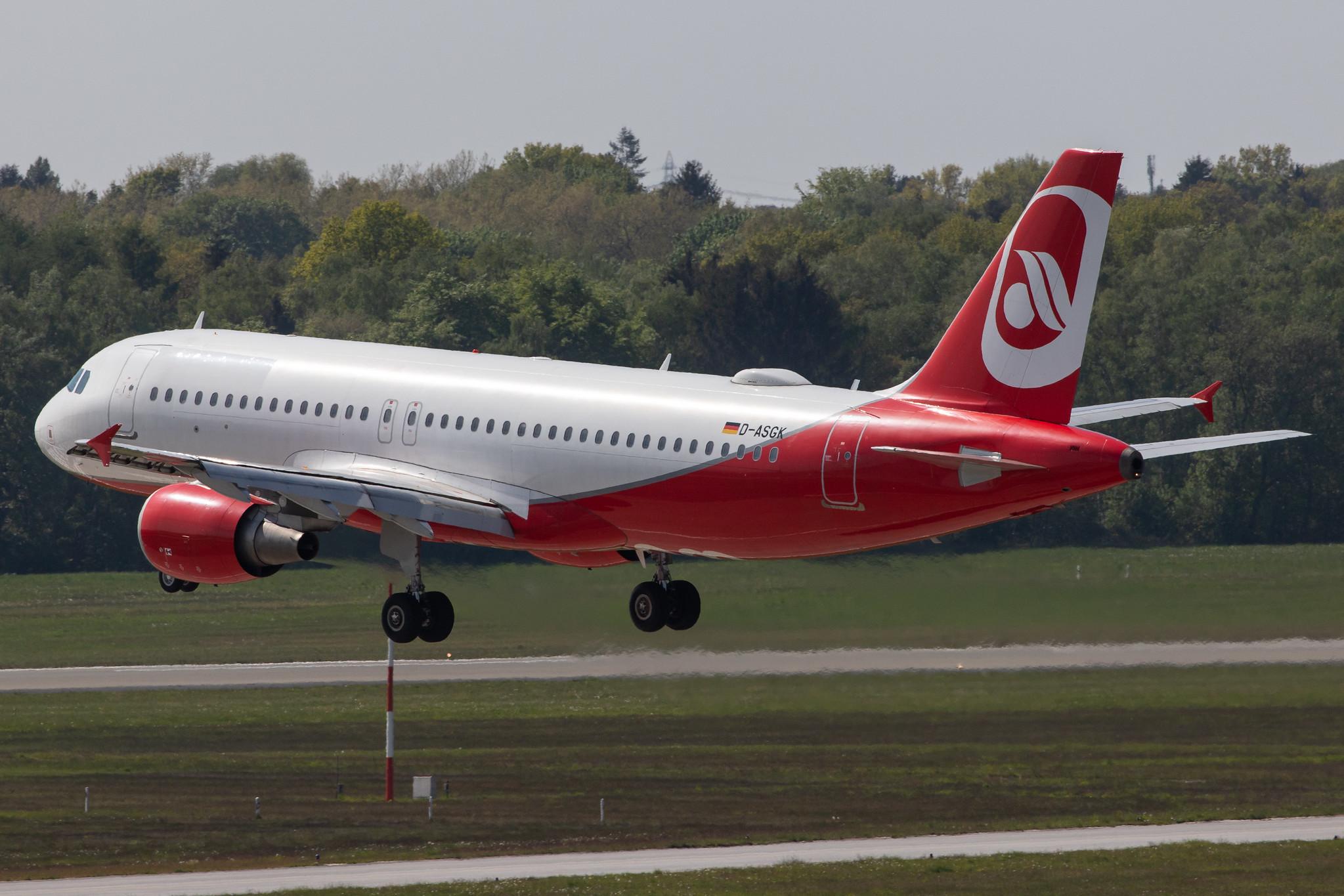 Hamburg Airport: Sundair (SR / SDR) |  Airbus A320-214 A320 | D-ASGK | MSN 2668 (ex airberlin)