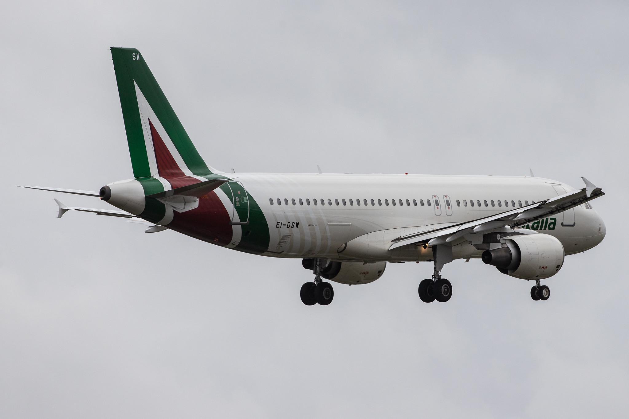 London Heathrow Airport: Alitalia (AZ / AZA) |  Airbus A320-216 A320 | EI-DSW | MSN 3609