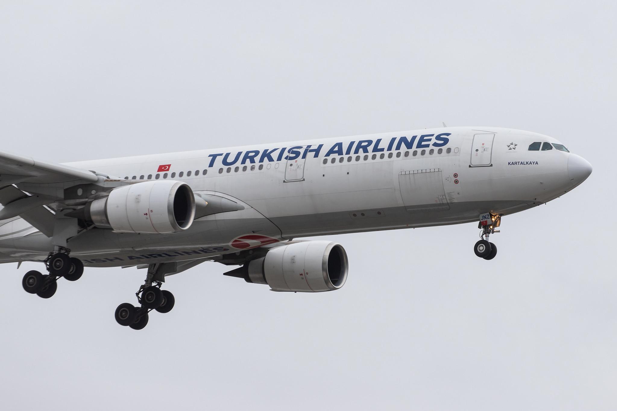 London Heathrow Airport: Turkish Airlines (TK / THY) |  Airbus A330-303 A333 | TC-JNZ | MSN 1487