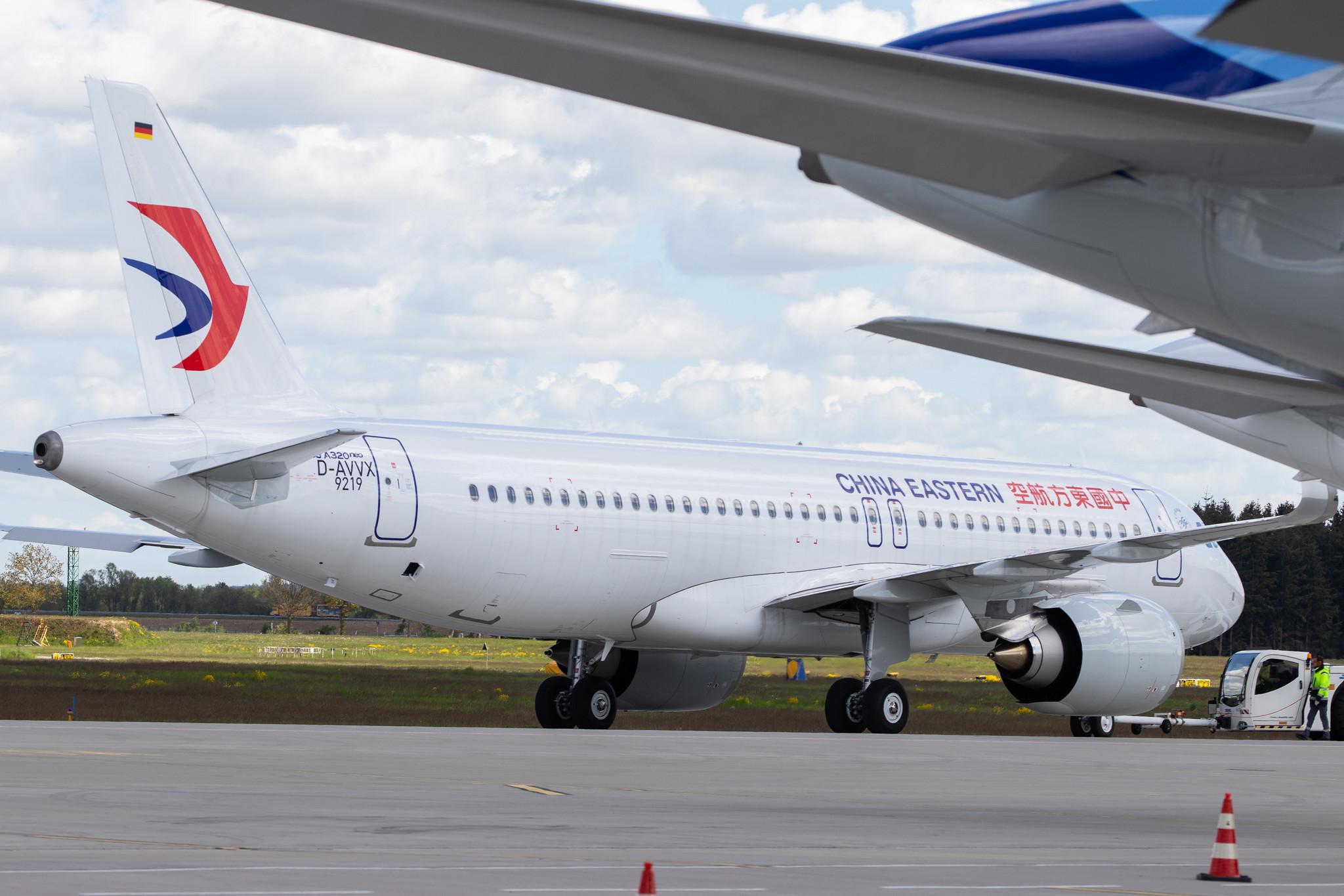 Flughafen Rostock-Laage: China Eastern Airlines (MU/ CES) |  Airbus A320-251N A20N | D-AVVX | MSN 9219