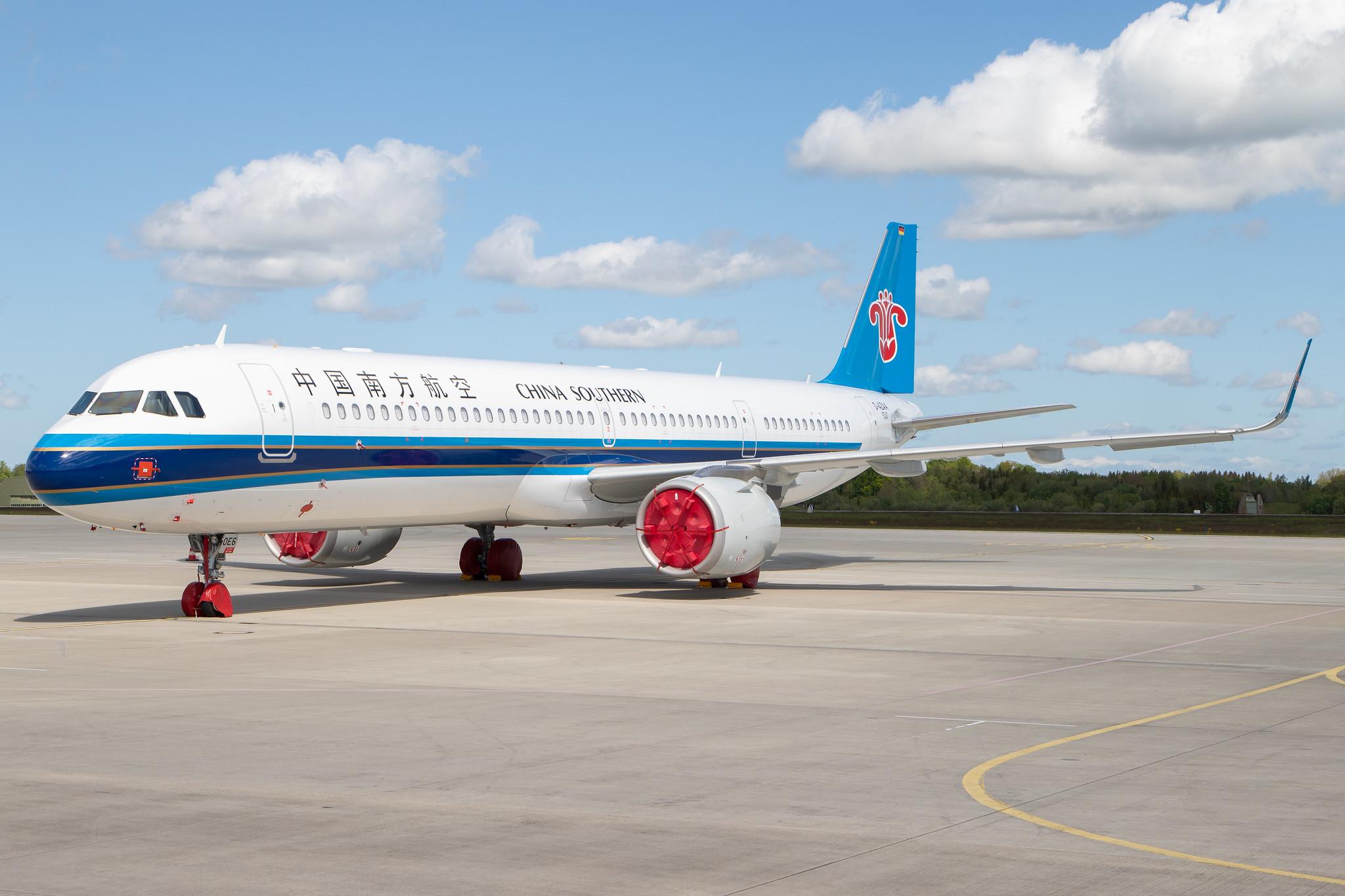 Flughafen Rostock-Laage: China Southern Airlines  (CZ/ CSN) |   Airbus A321-253NX A21N | D-AZAA | MSN 9240