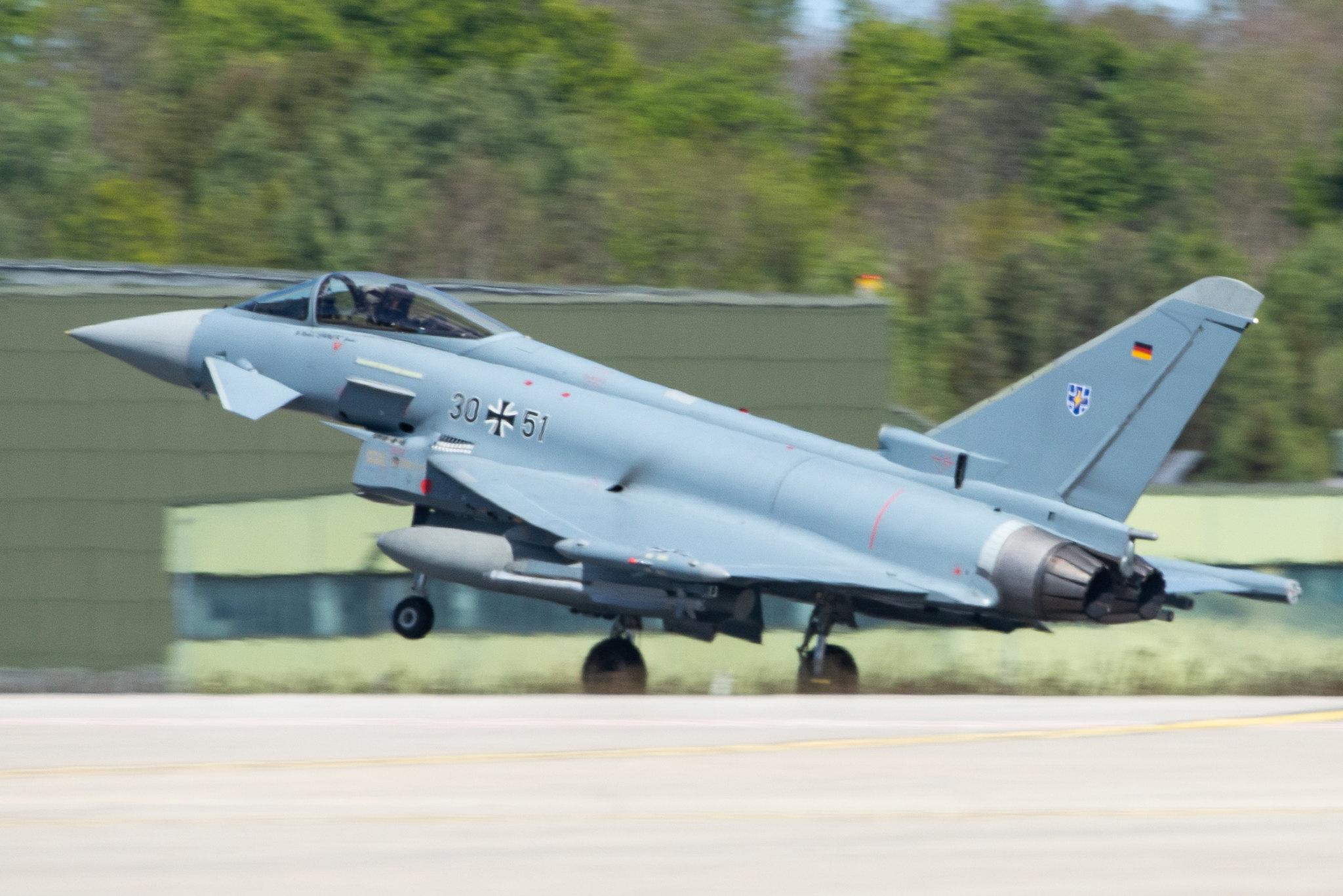 Flughafen Rostock-Laage: German Air Force |  Eurofighter Typhoon EF2000 EUFI  | 30+60 | MSN GS0043