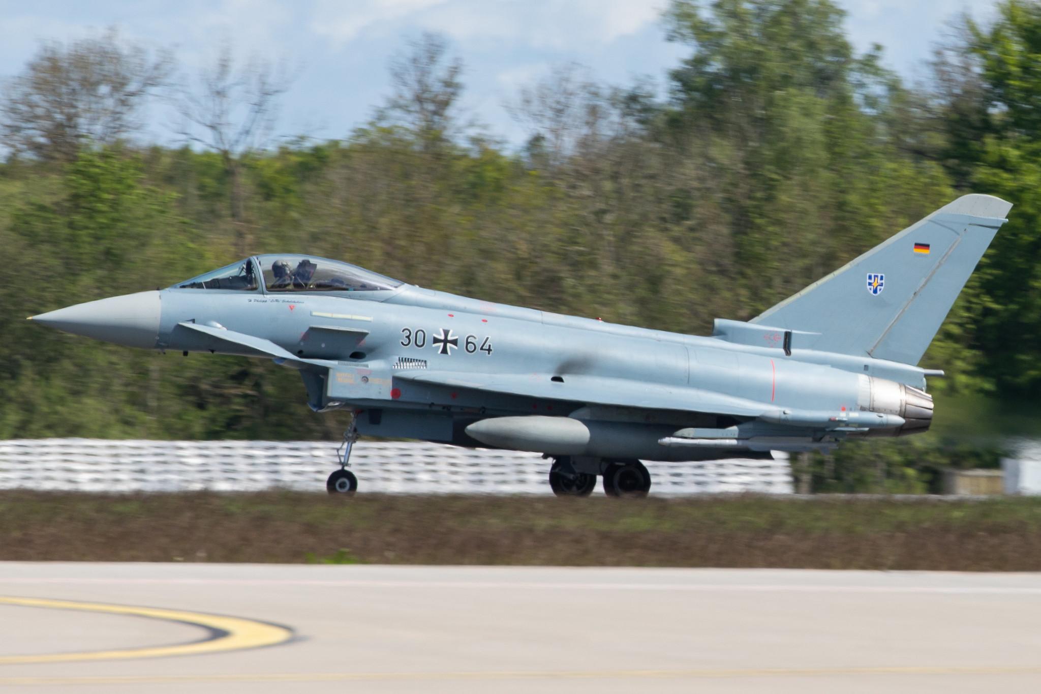 Flughafen Rostock-Laage: German Air Force |  Eurofighter Typhoon EF2000 EUFI  | 30+64 | MSN GS047