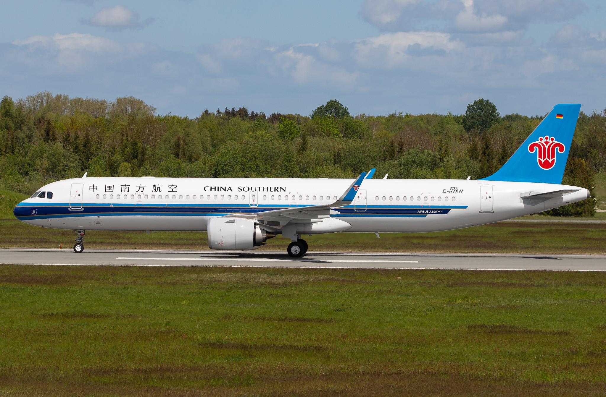 Flughafen Rostock-Laage: China Southern Airlines (CZ/ CSN) |  Airbus A321-253NX A21N | D-AVXW | MSN 9288