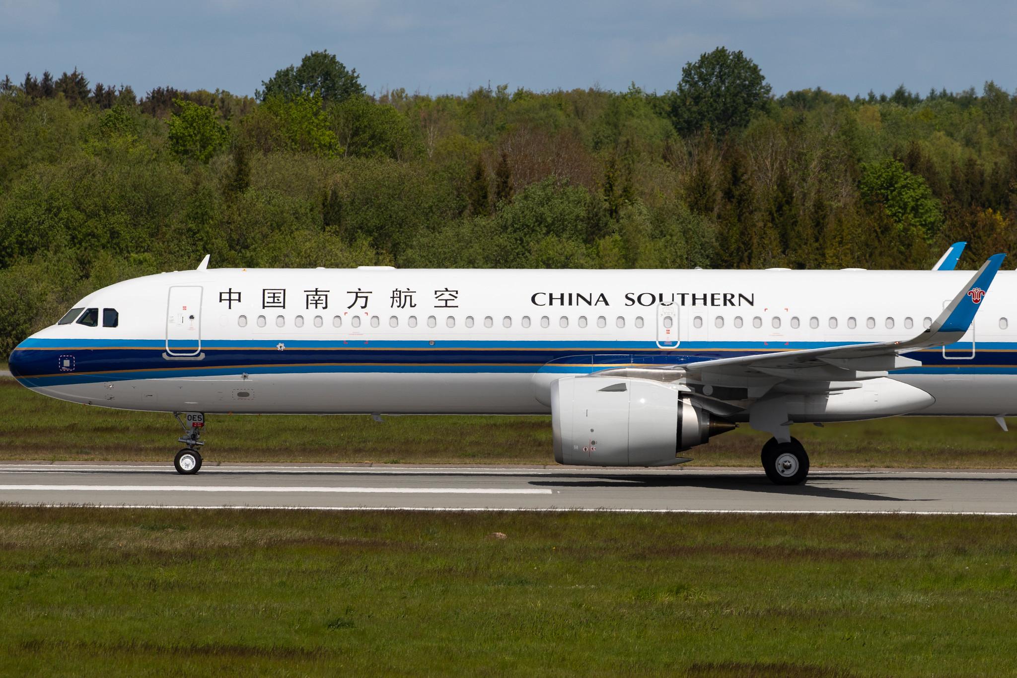 Flughafen Rostock-Laage: China Southern Airlines (CZ/ CSN) |  Airbus A321-253NX A21N | D-AVXW | MSN 9288