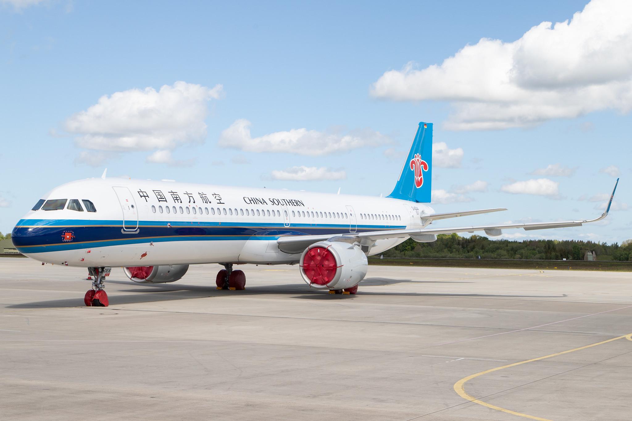 Flughafen Rostock-Laage: China Southern Airlines  (CZ/ CSN) |   Airbus A321-253NX A21N | D-AZAA | MSN 9240