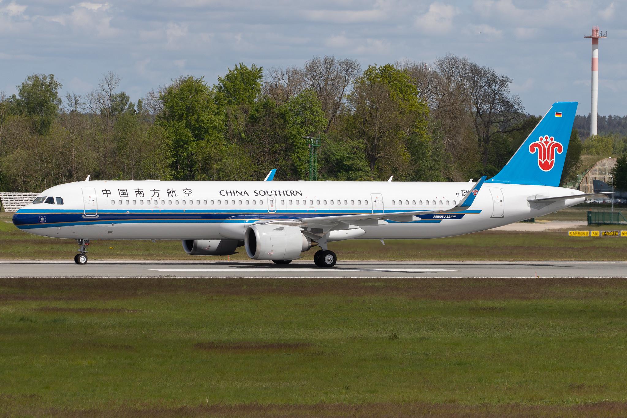 Flughafen Rostock-Laage: China Southern Airlines (CZ/ CSN) |  Airbus A321-253NX A21N | D-AVXW | MSN 9288