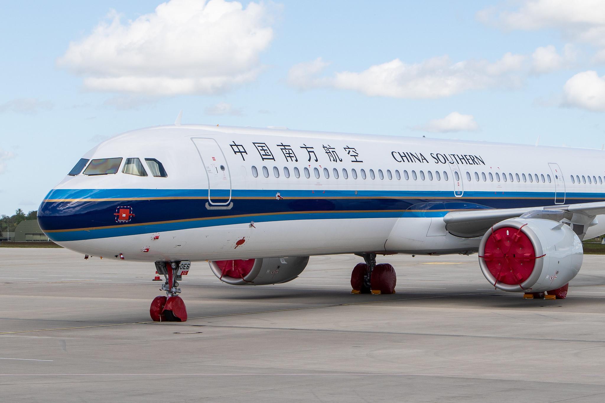 Flughafen Rostock-Laage: China Southern Airlines  (CZ/ CSN) |   Airbus A321-253NX A21N | D-AZAA | MSN 9240