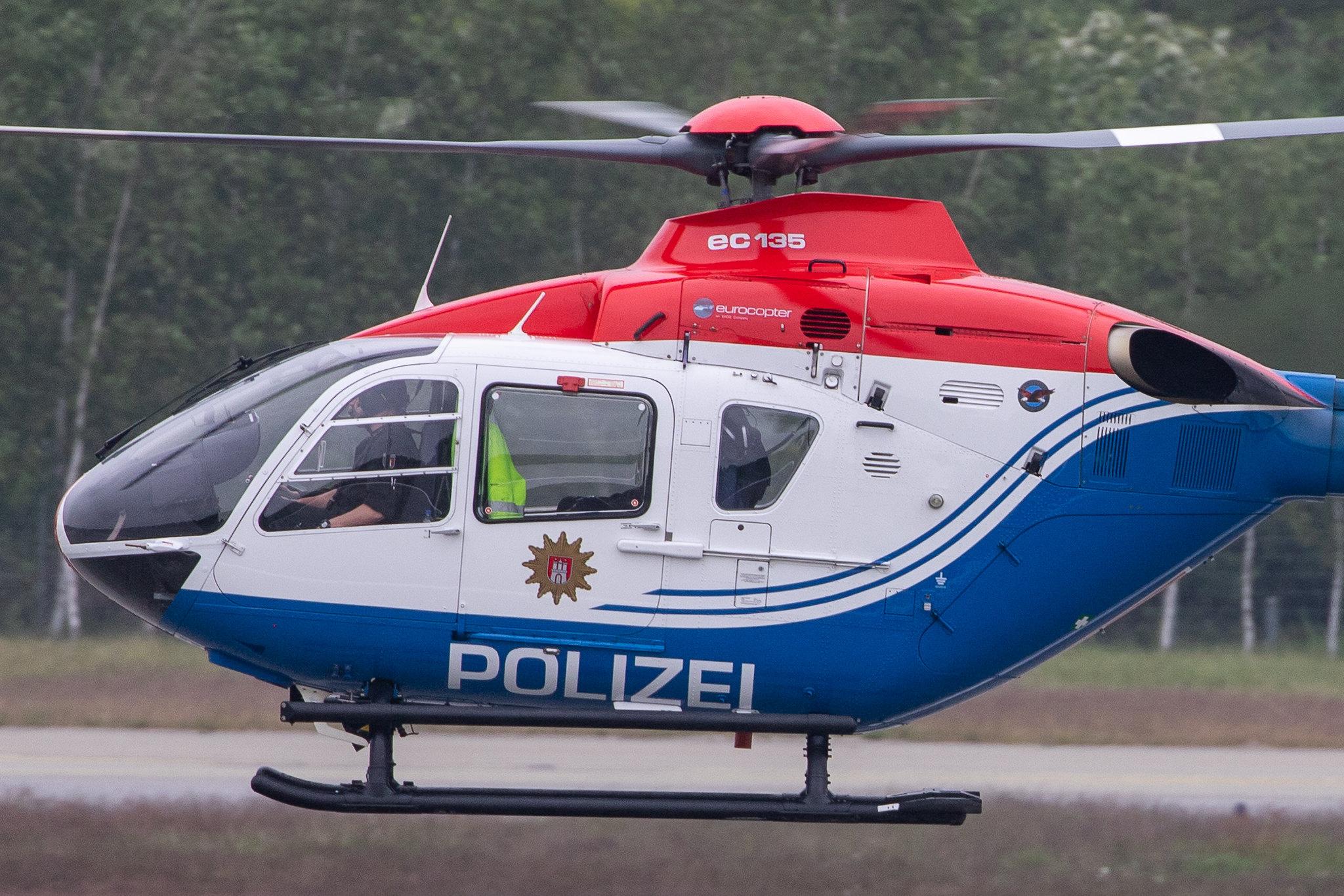 Hamburg Airport: Polizei Hamburg |  Airbus Helicopters H135 EC35 | D-HTWO | MSN 0343