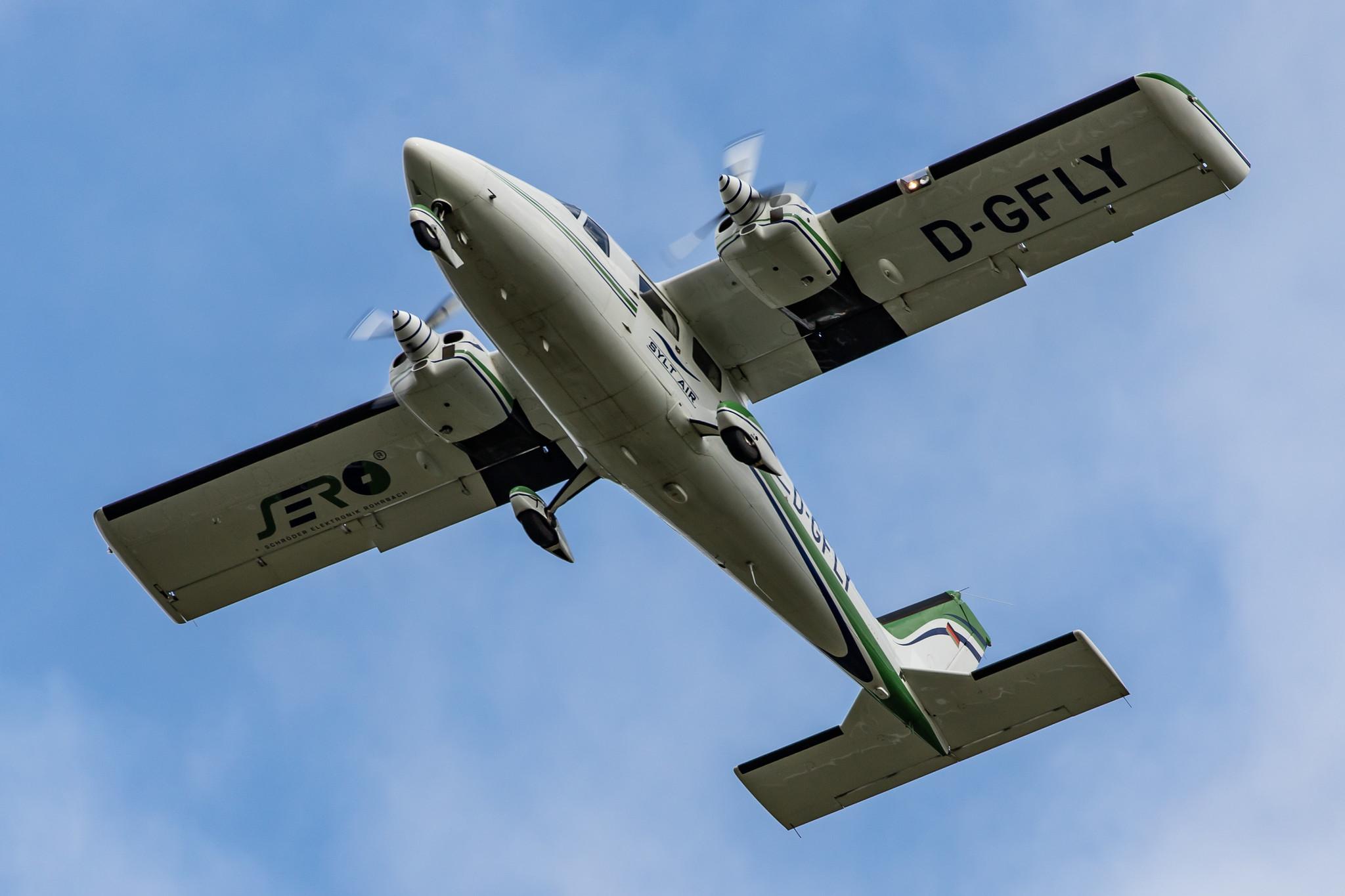 Hamburg Airport: Sylt Air (/ AWU) |  Partenavia P68C P68 | D-GFLY | MSN 455/C