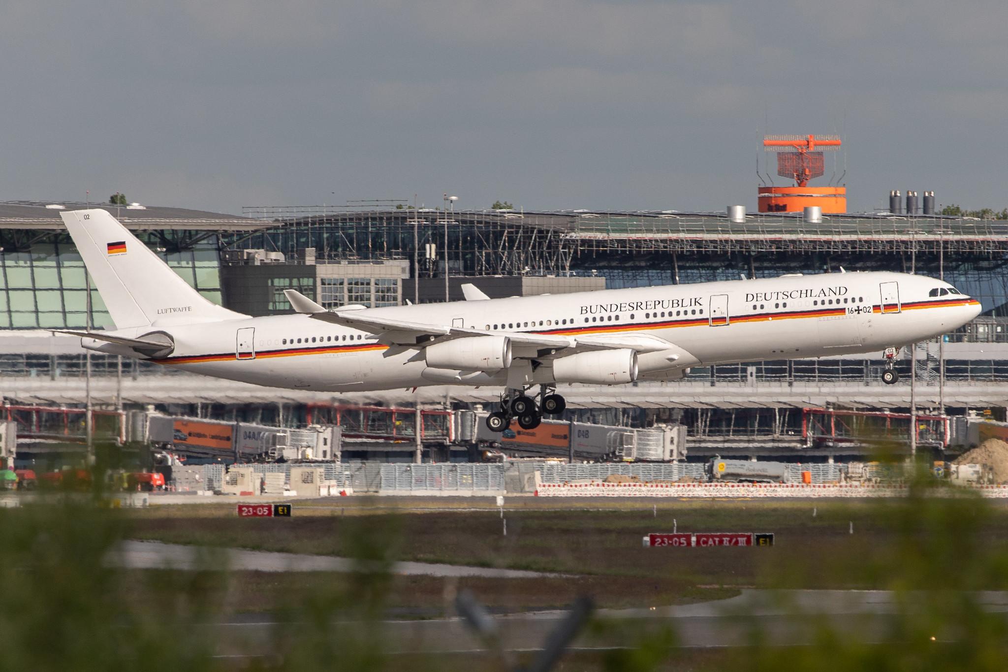 Hamburg Airport: German Air Force (/ GAF) | Airbus A340-313 A343 | 16+02 | MSN 355